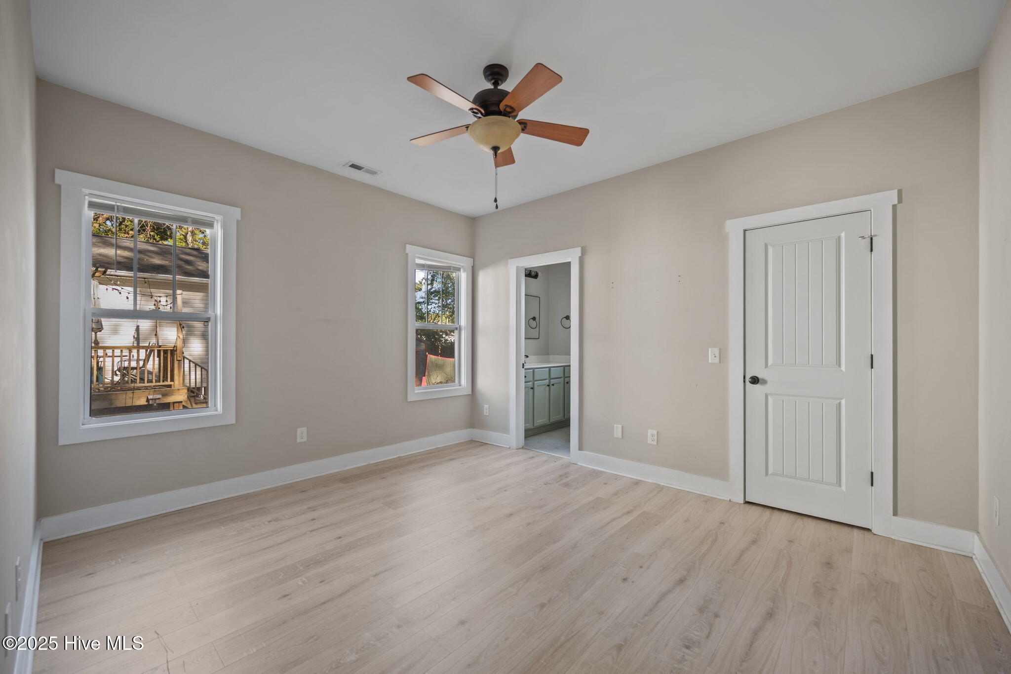 100544828 | Photo 33