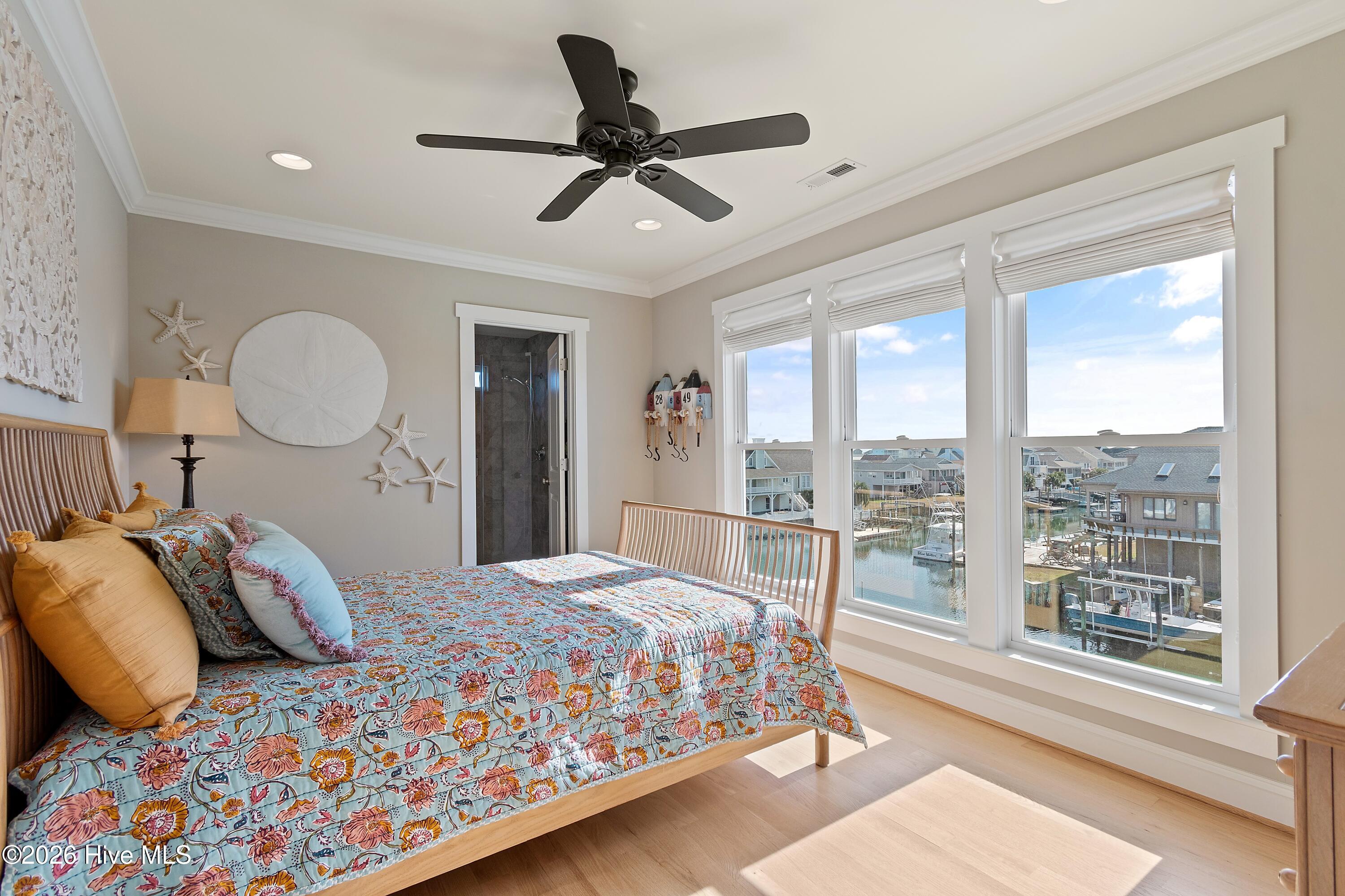 100547870 | Photo 39