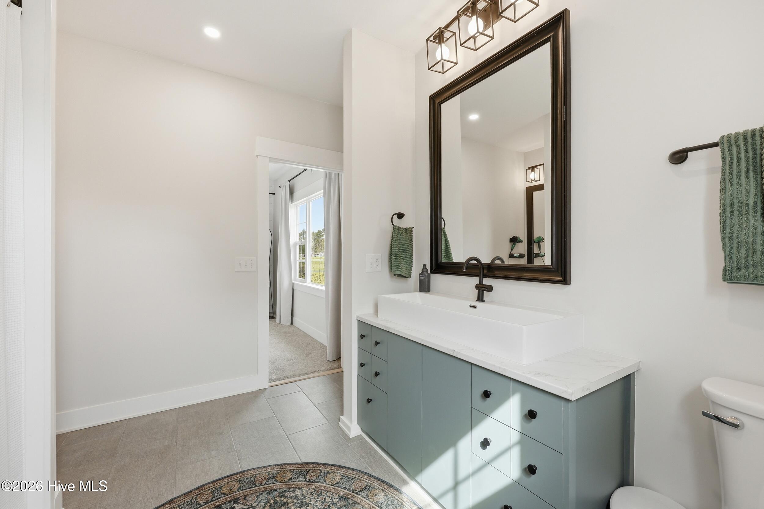 100562935 | Photo 28