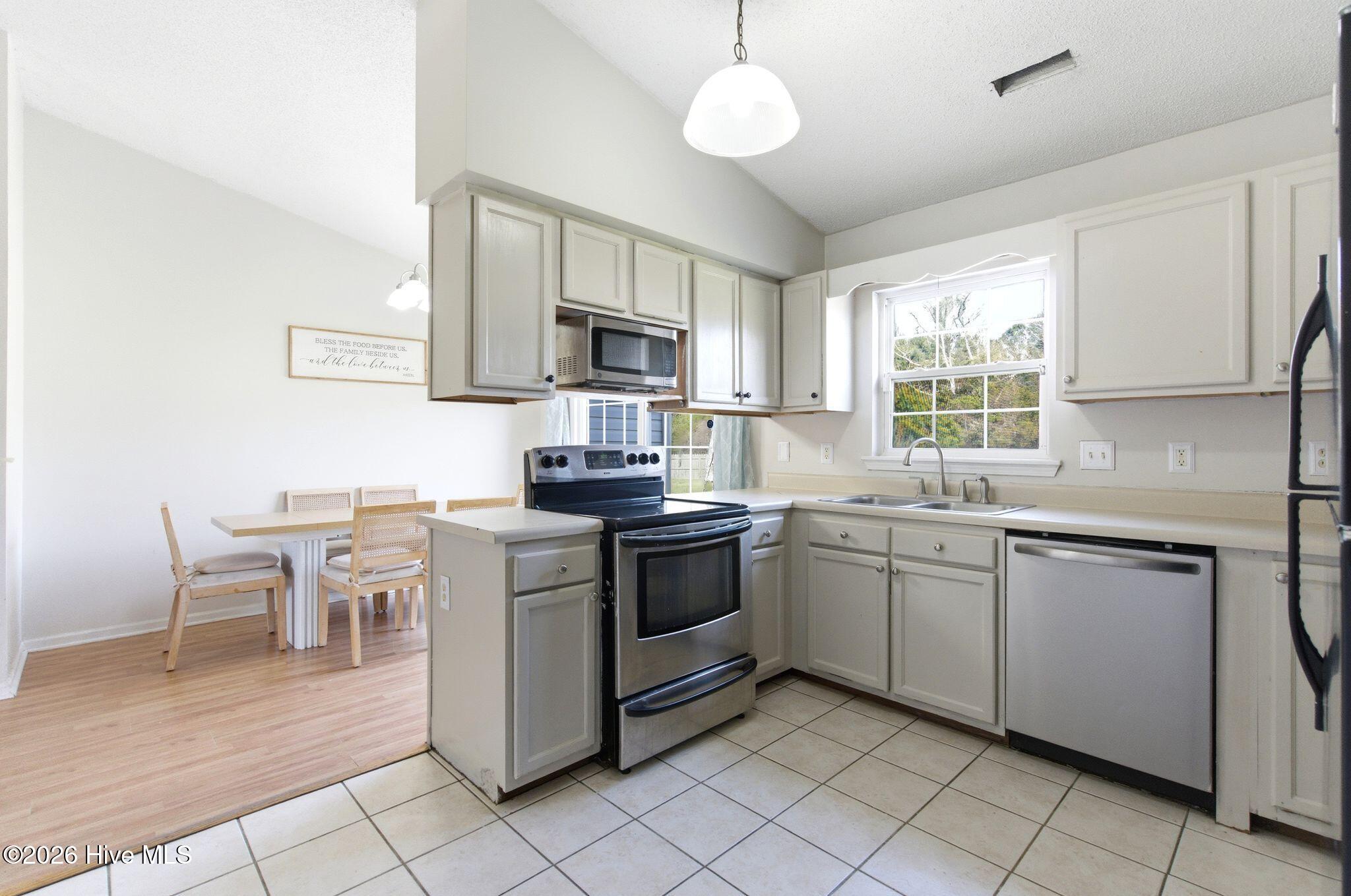 100561661 | Photo 18