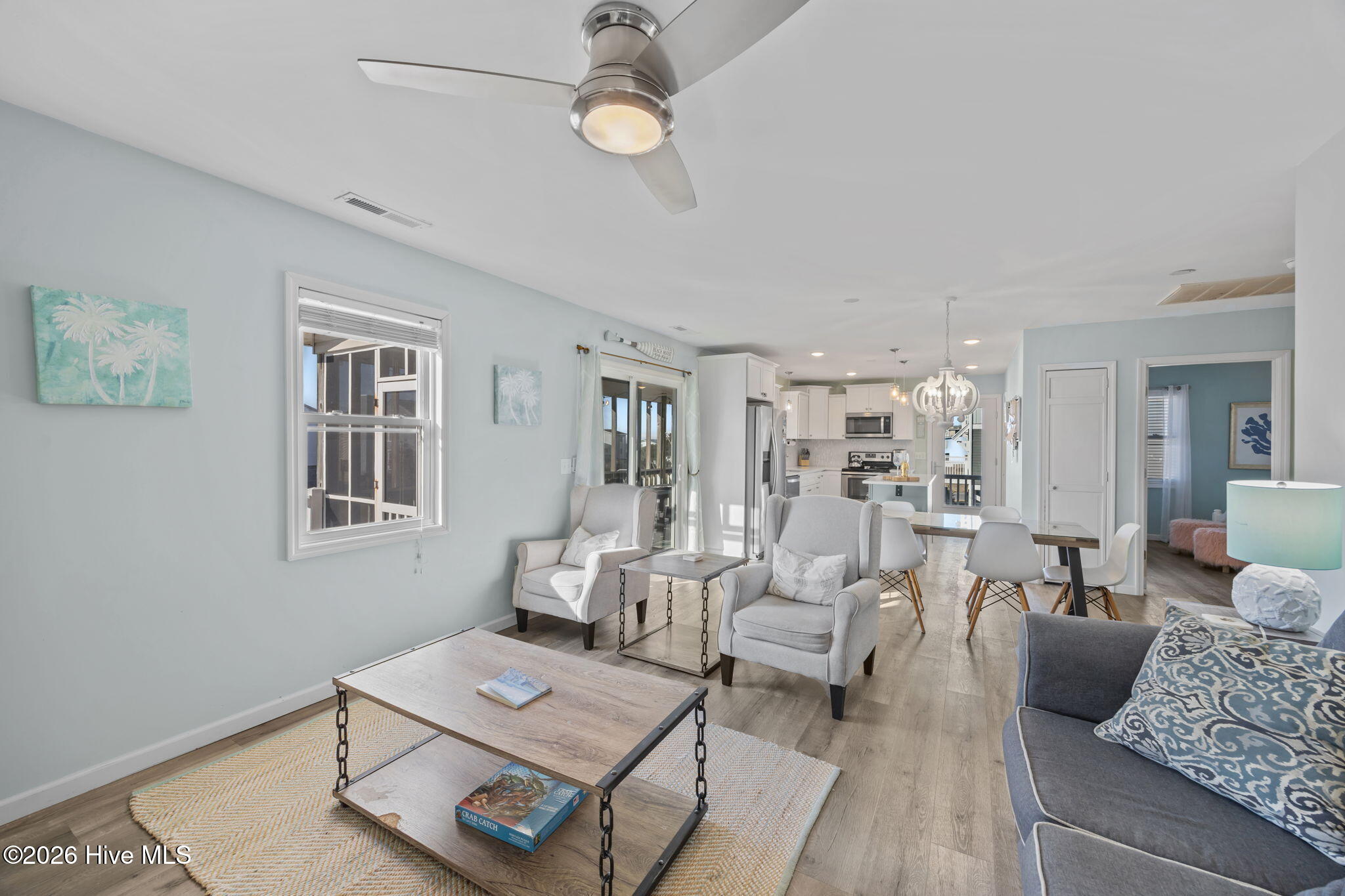 100553984 | Photo 23