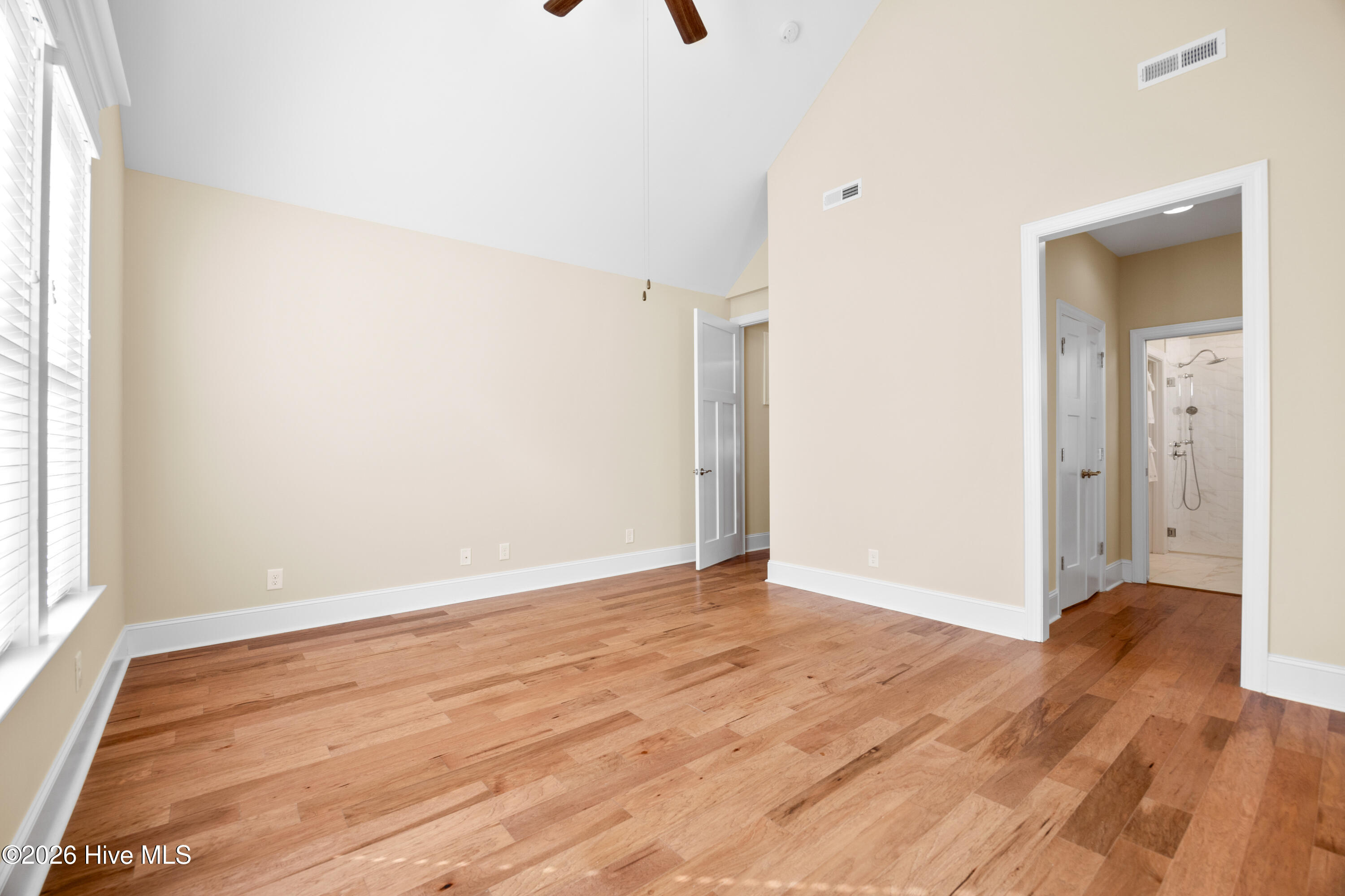 100550520 | Photo 19