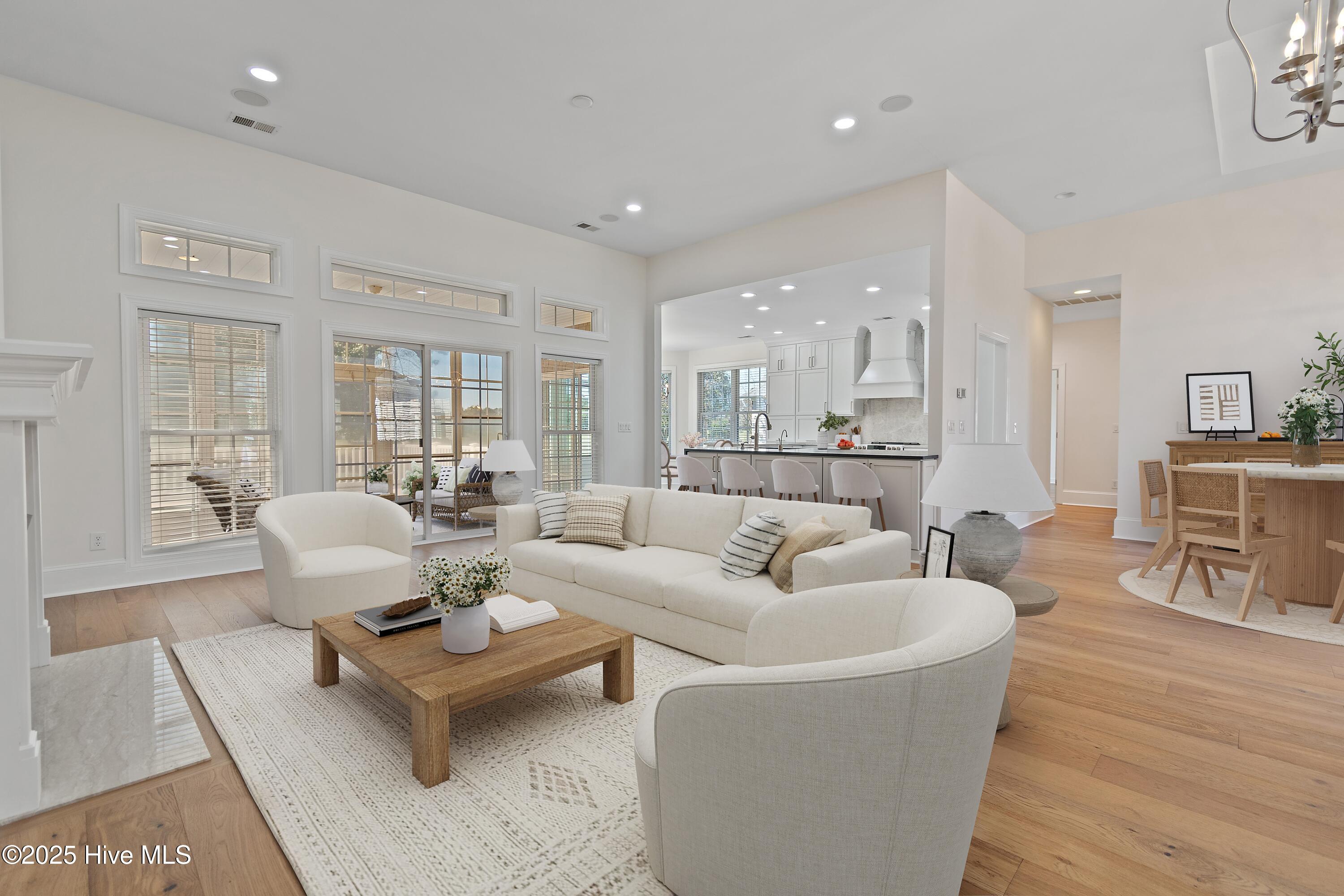 100537823 | Photo 14