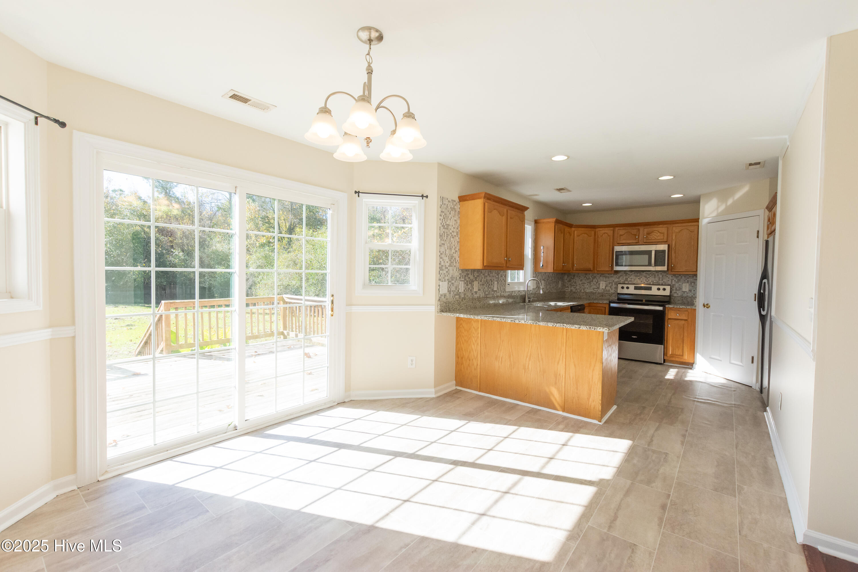 100541193 | Photo 16