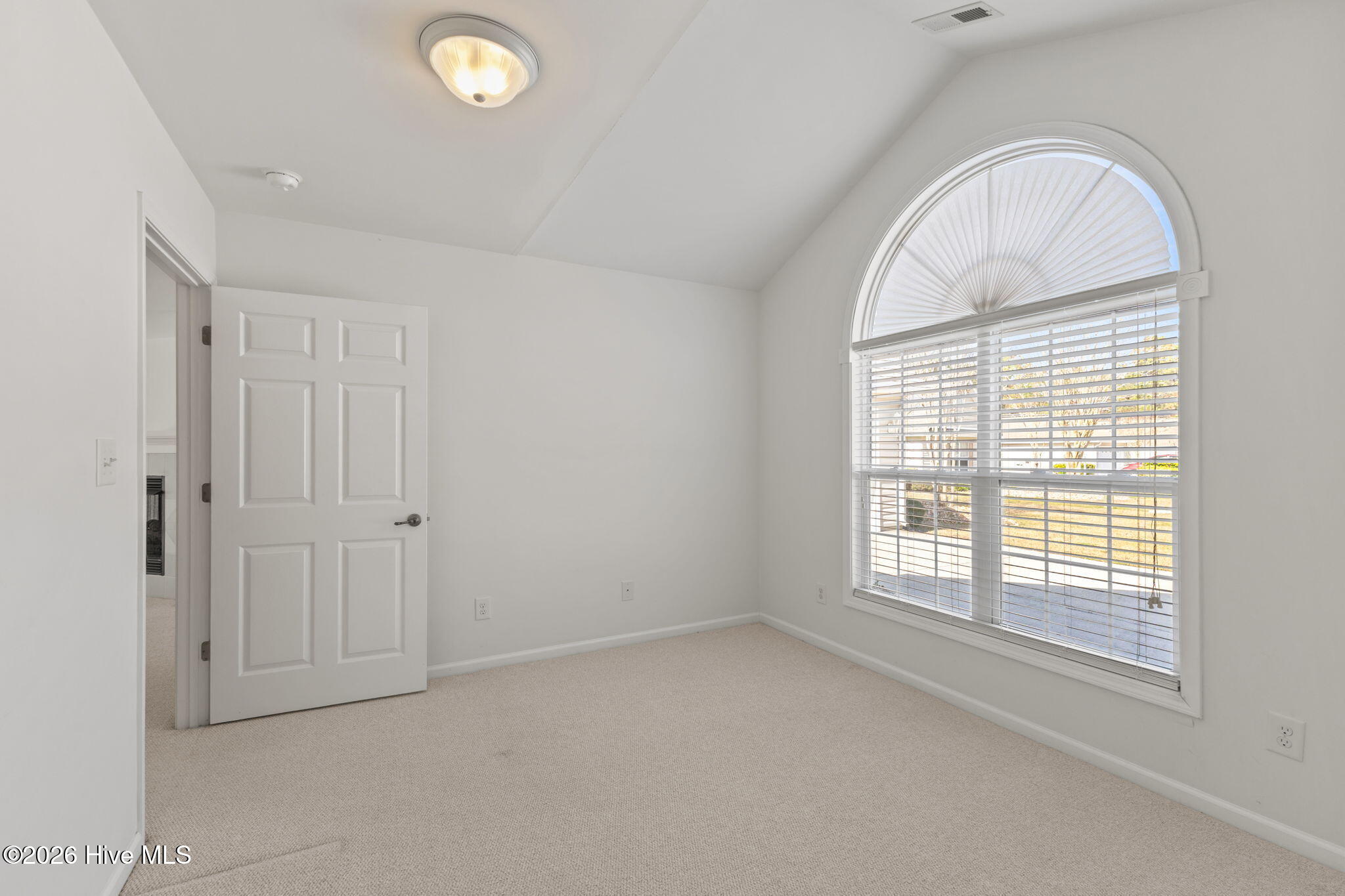 100559736 | Photo 24