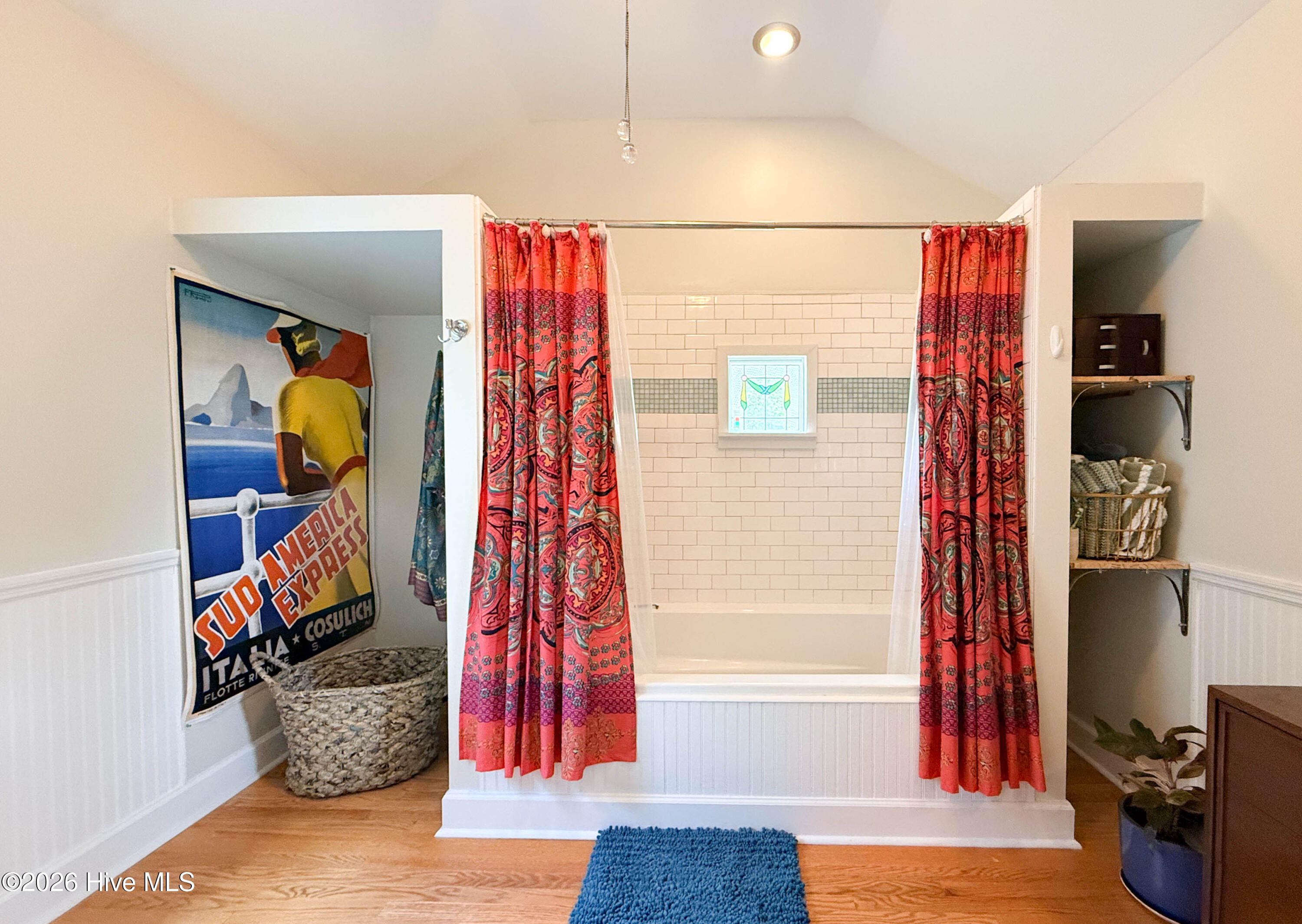 100560298 | Photo 36