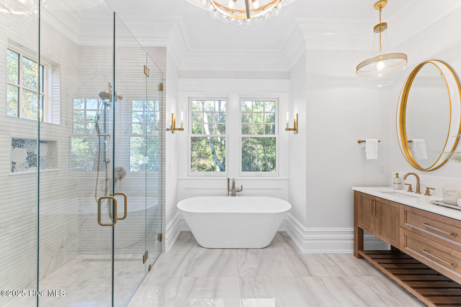 100401243 | Photo 38