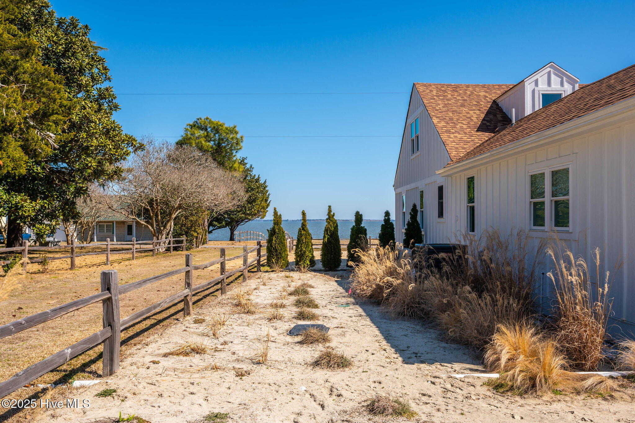 19-web-or-mls-292-Narrow-Shore-Privacy-S