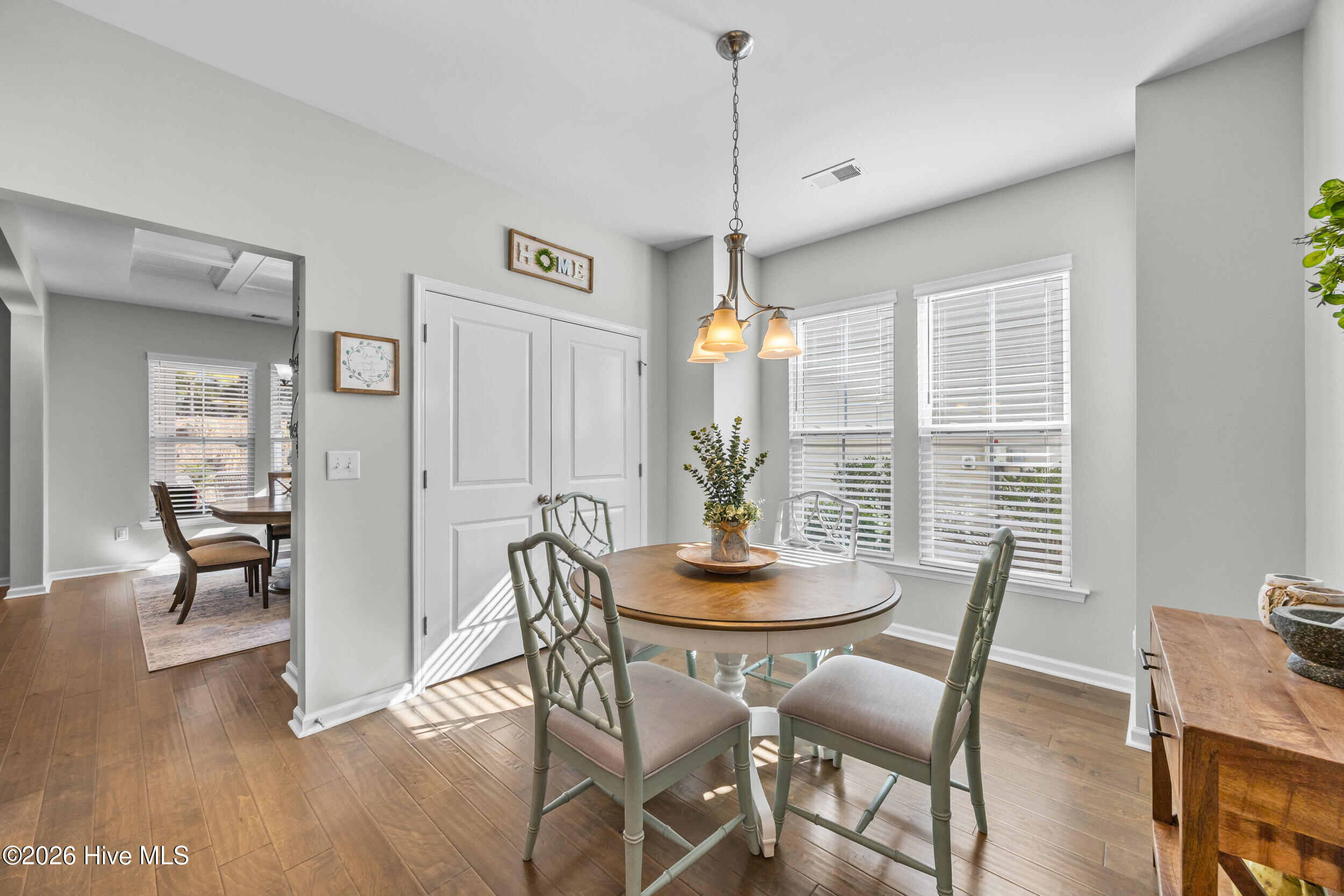 100553871 | Photo 30