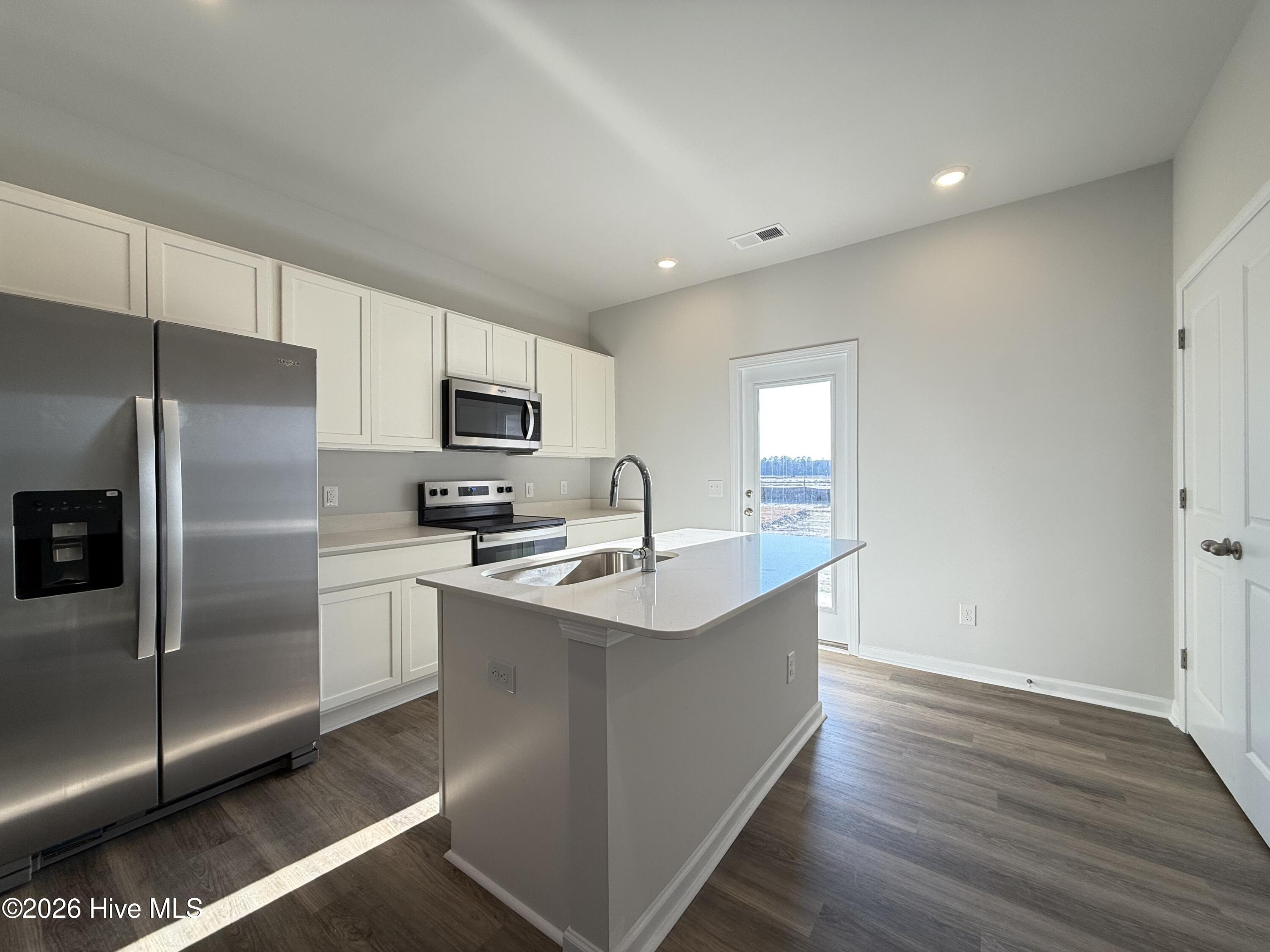 100525934 | Photo 24