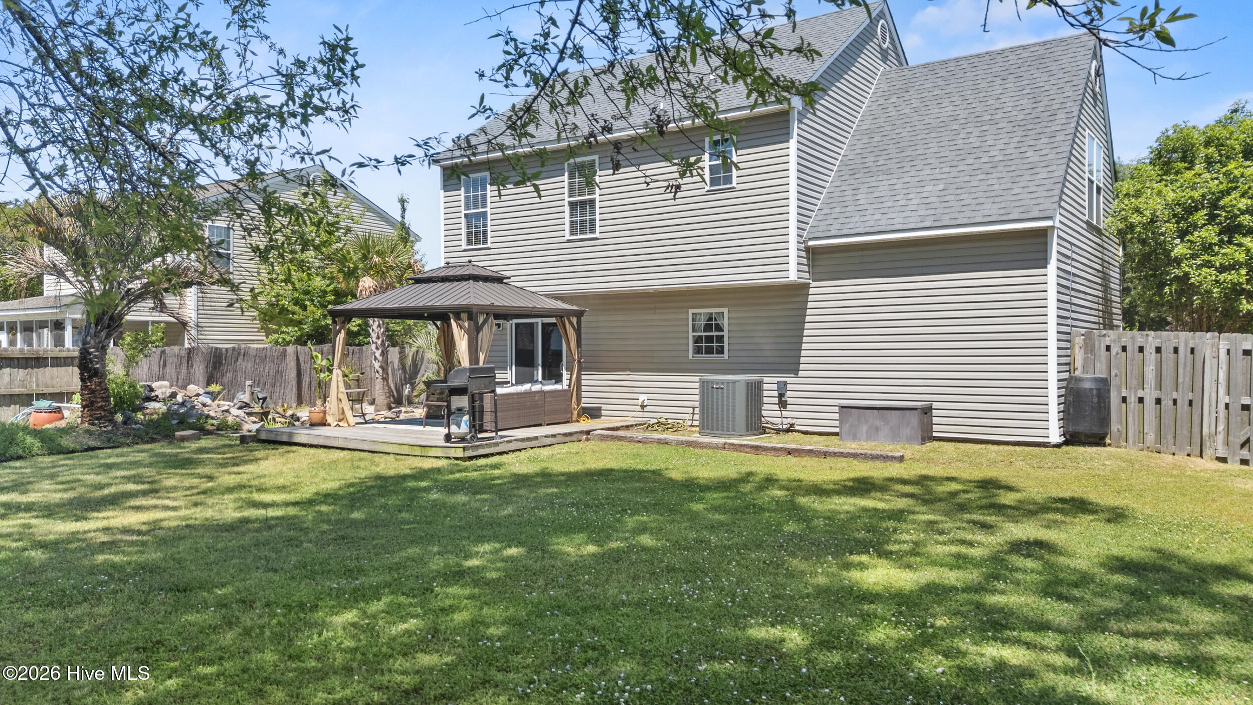 100569282 | Photo 43