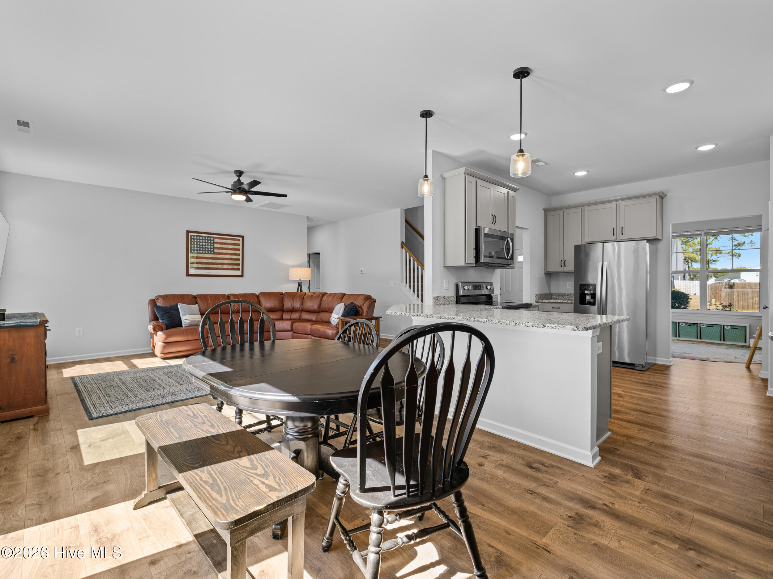 100557695 | Photo 27