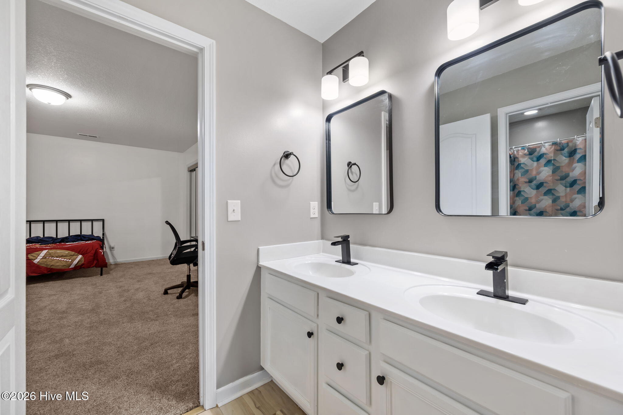 100560340 | Photo 29