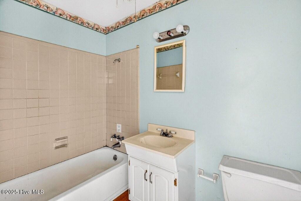 100545243 | Photo 12