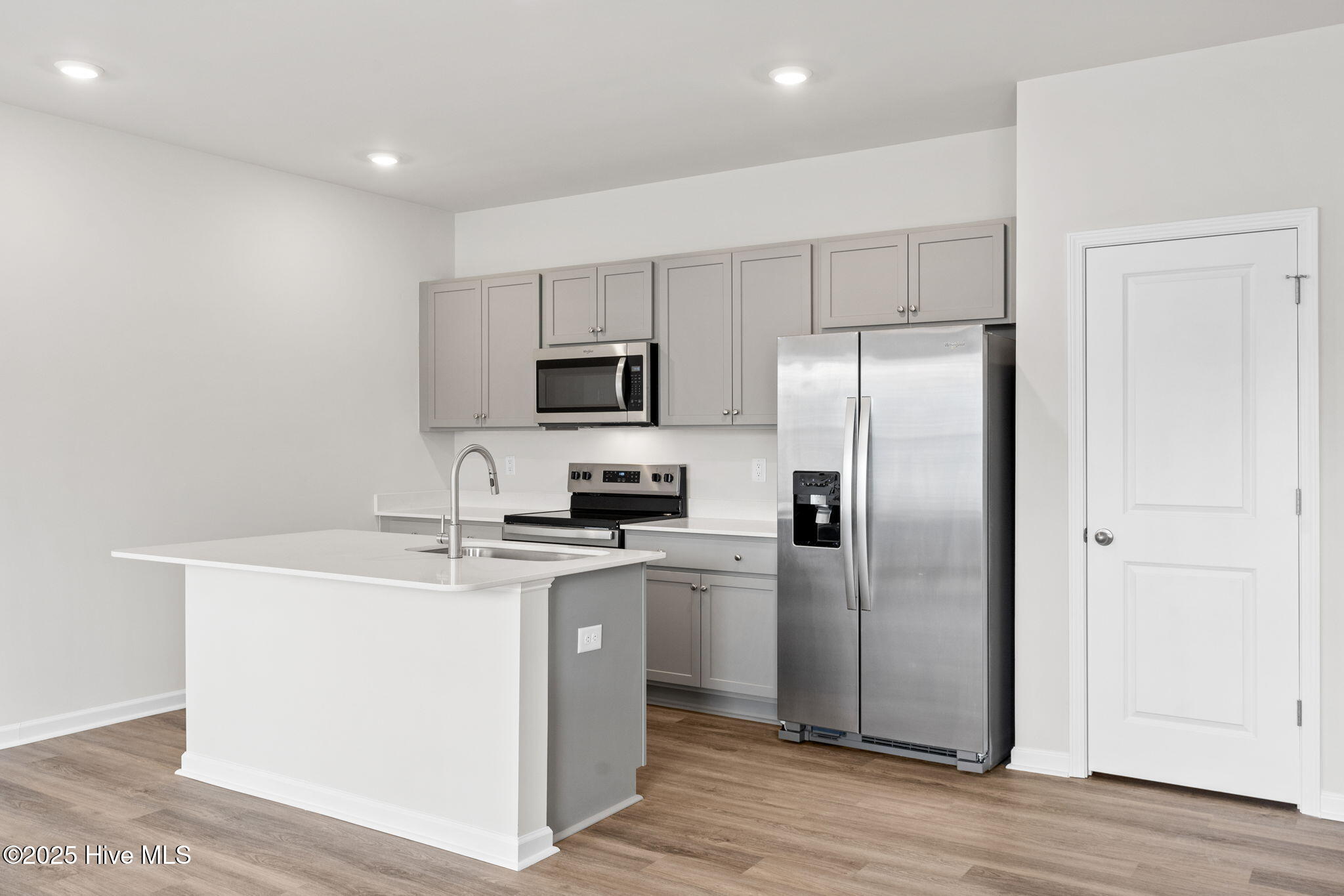 100565798 | Photo 14