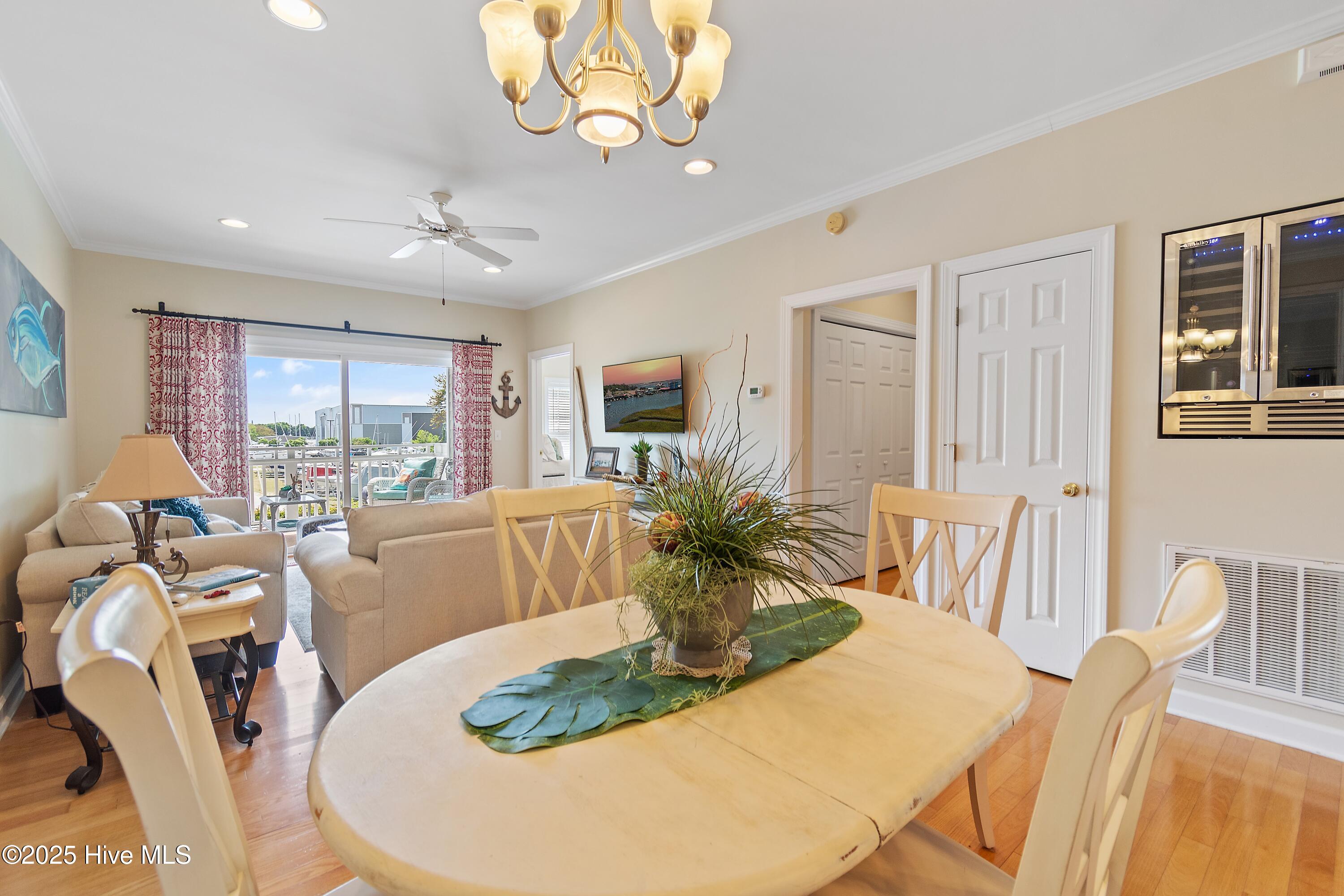 100502983 | Photo 15