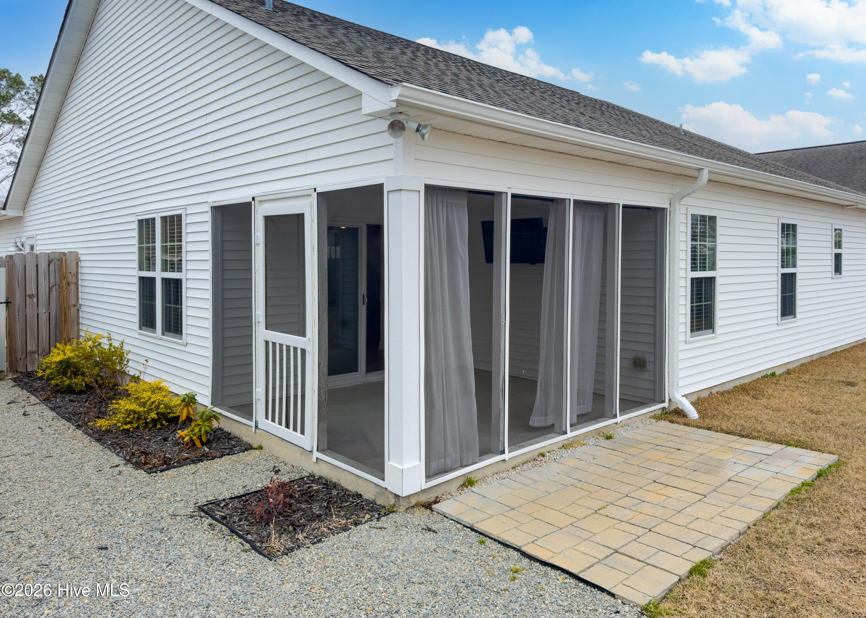 100557566 | Photo 36