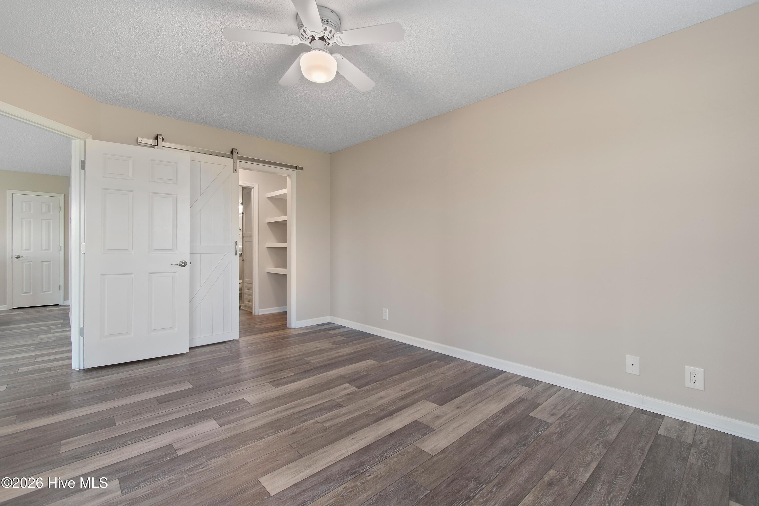 100562302 | Photo 16