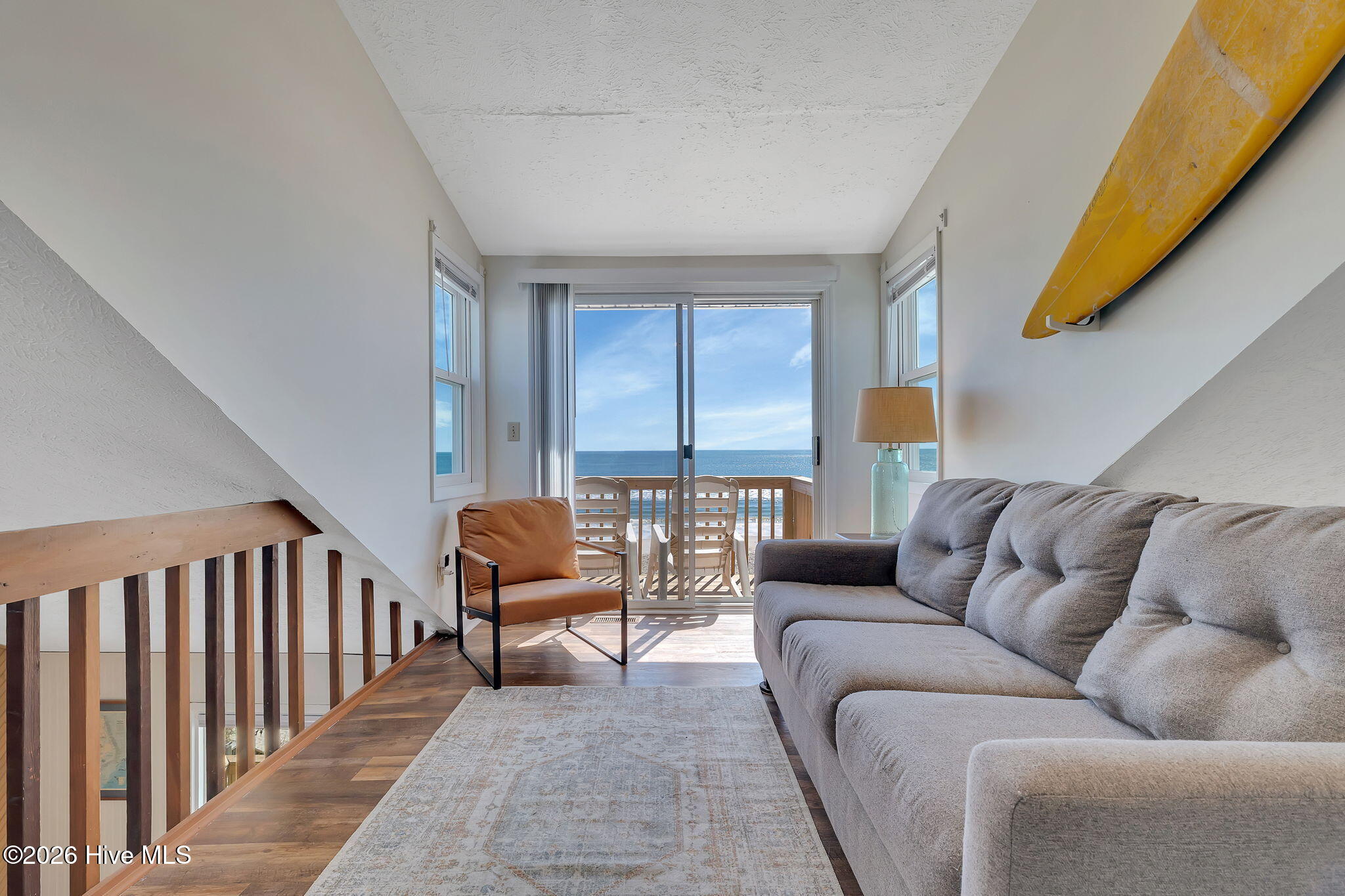 100548009 | Photo 34