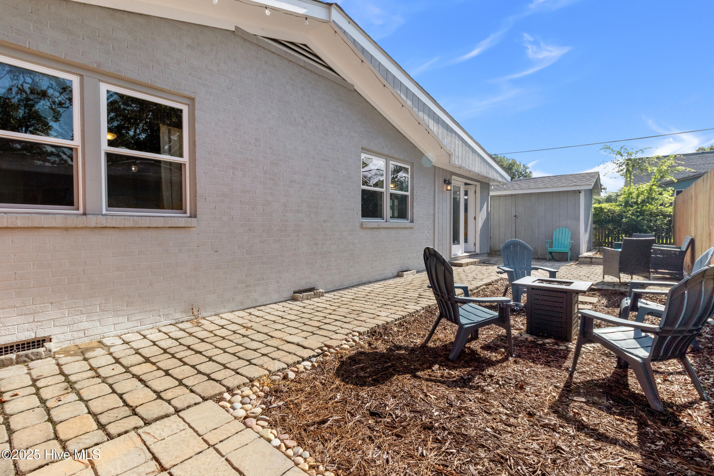 100526770 | Photo 33