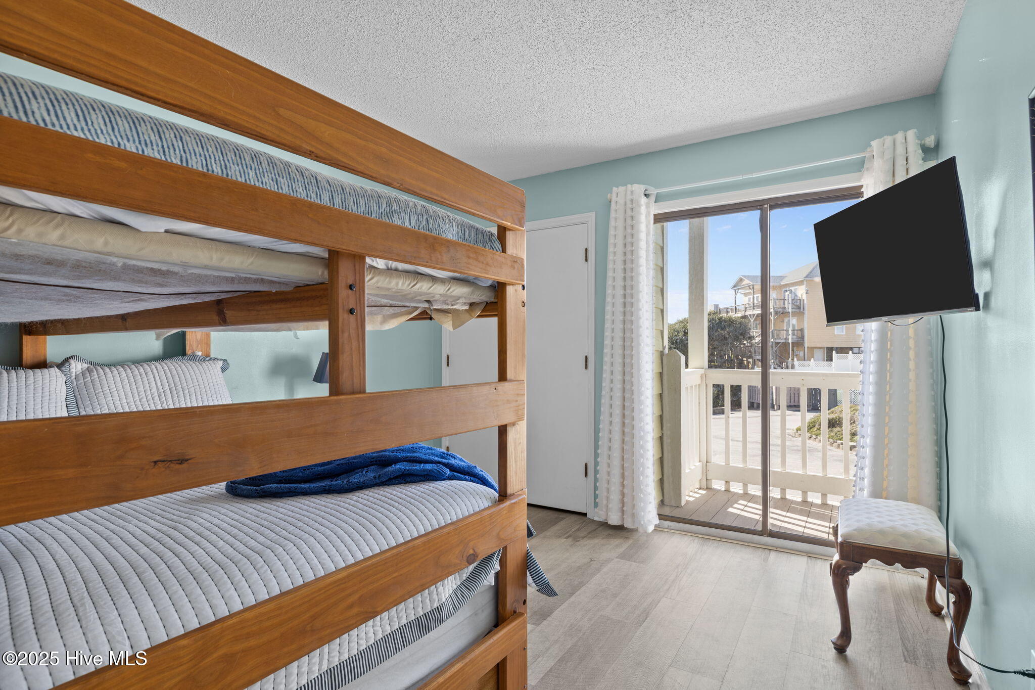 100536863 | Photo 31