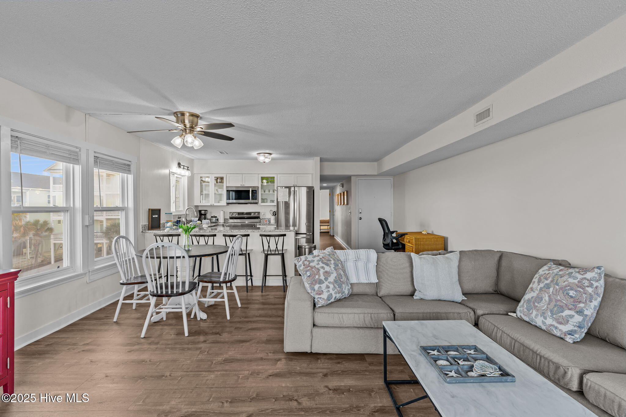 100534887 | Photo 14