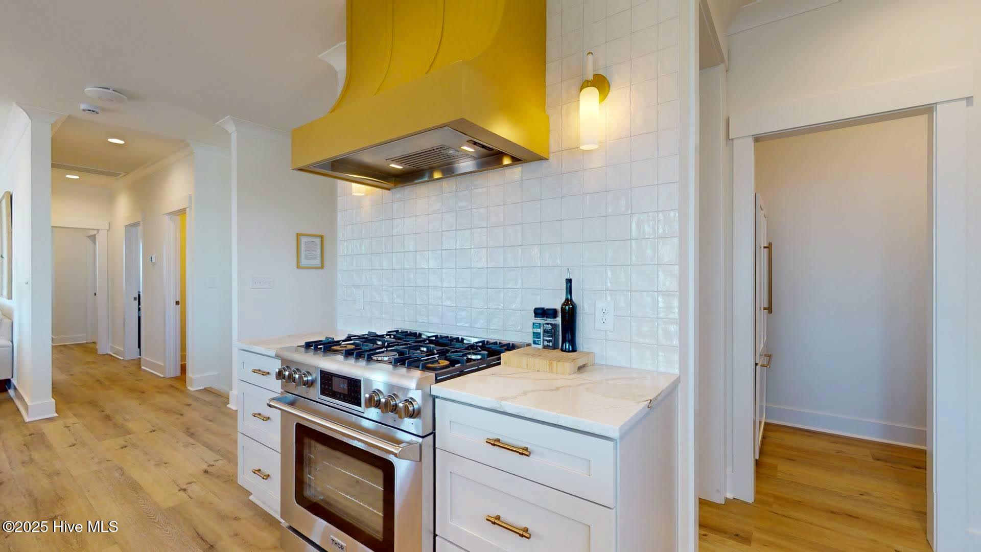 100560716 | Photo 25