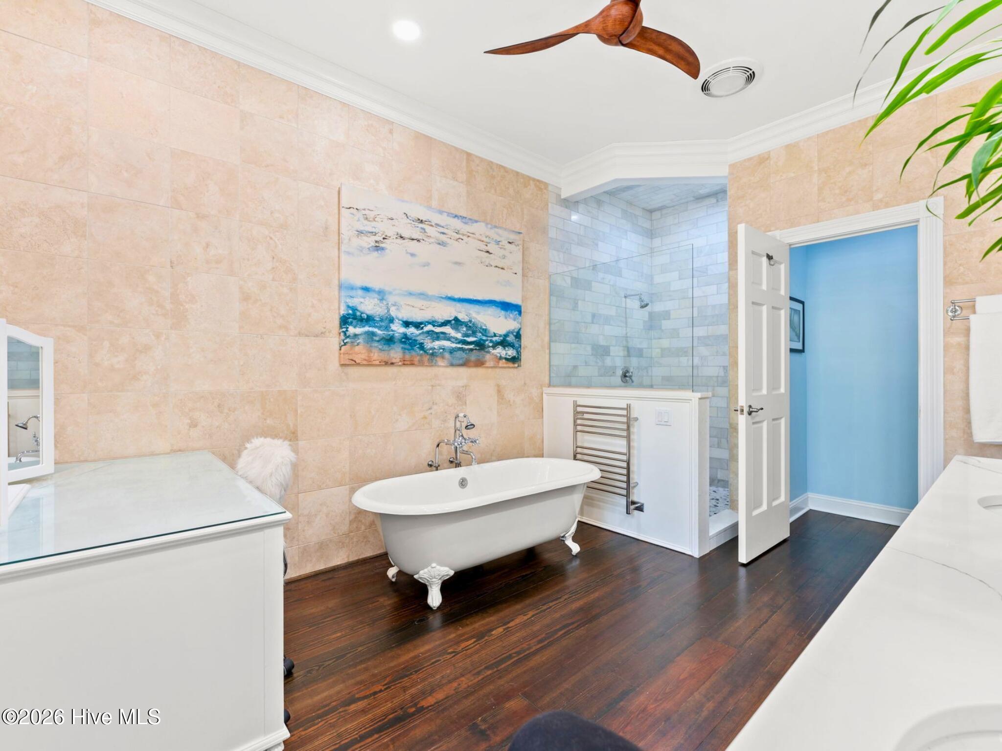 100568629 | Photo 35