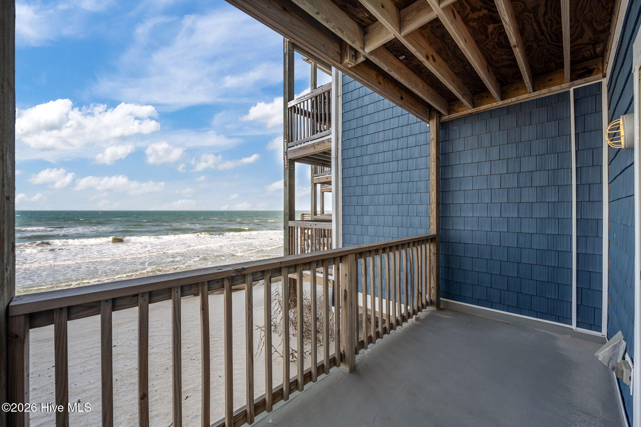 100563730 | Photo 29