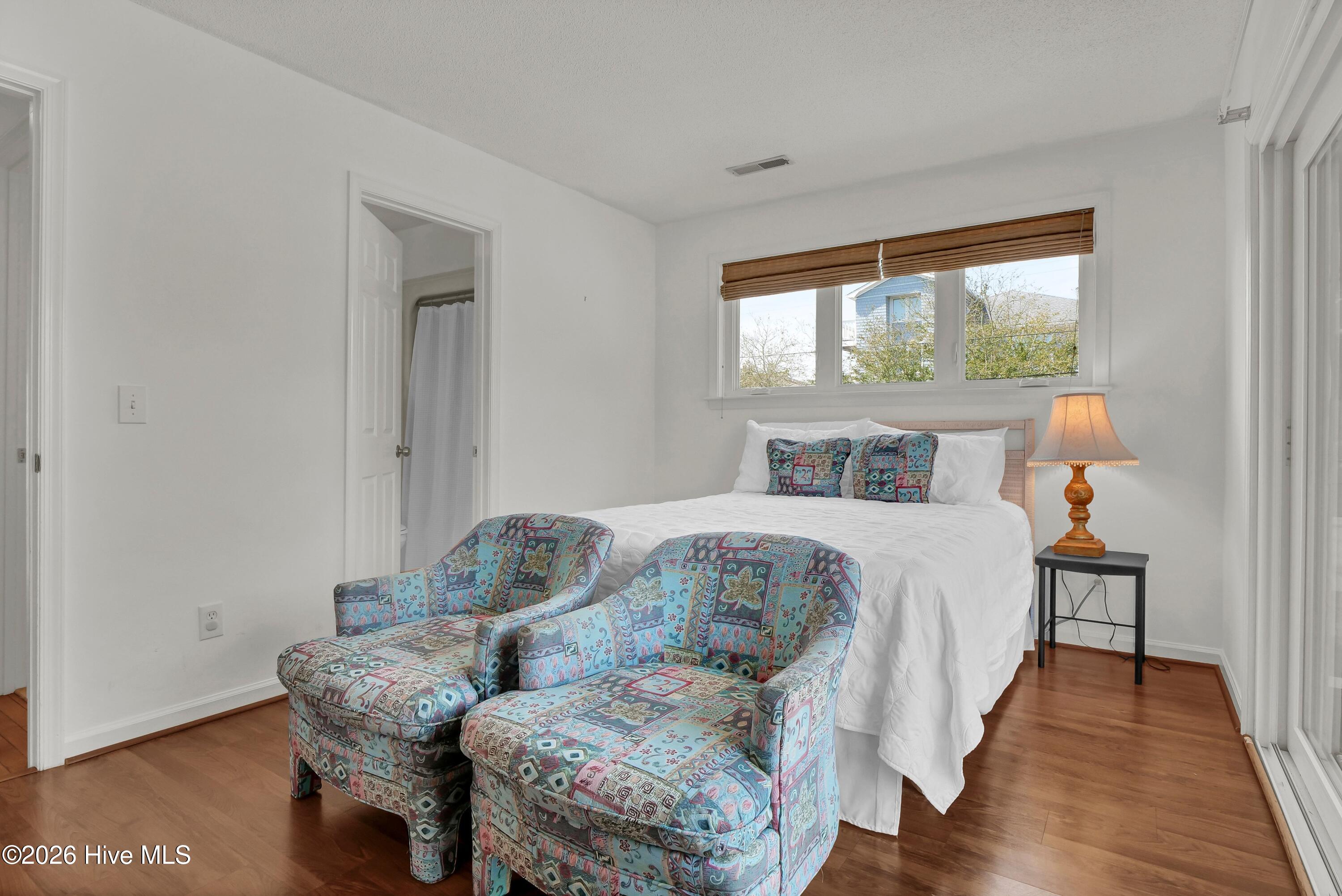 100561645 | Photo 23