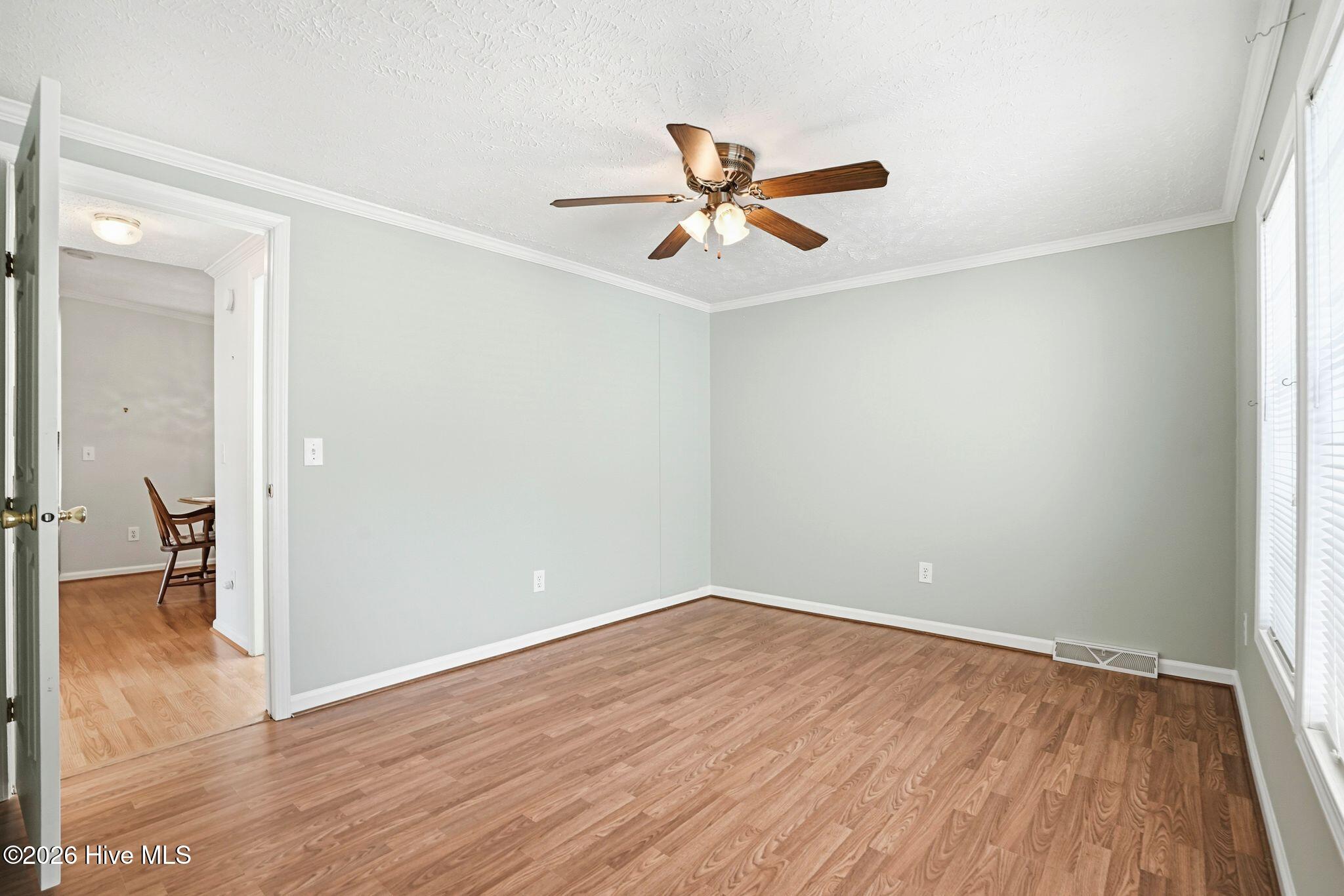 100567371 | Photo 31