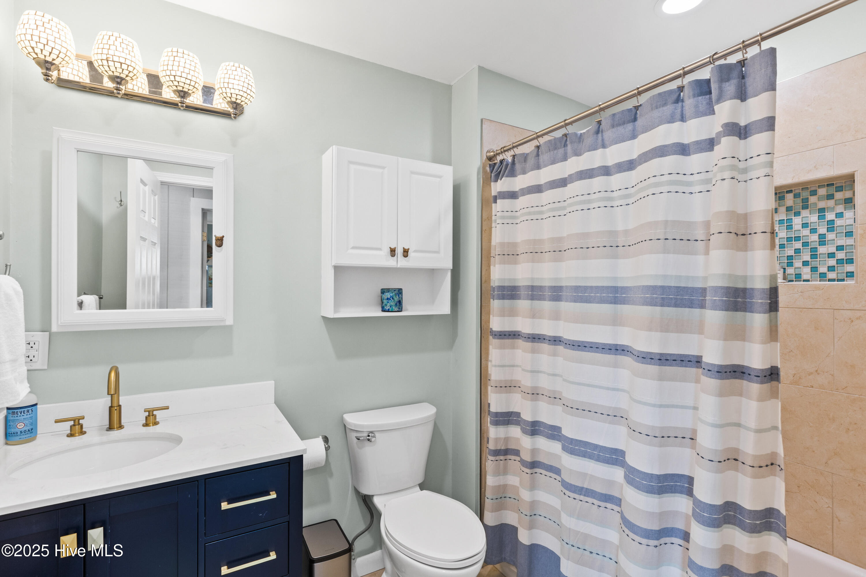 100567814 | Photo 28