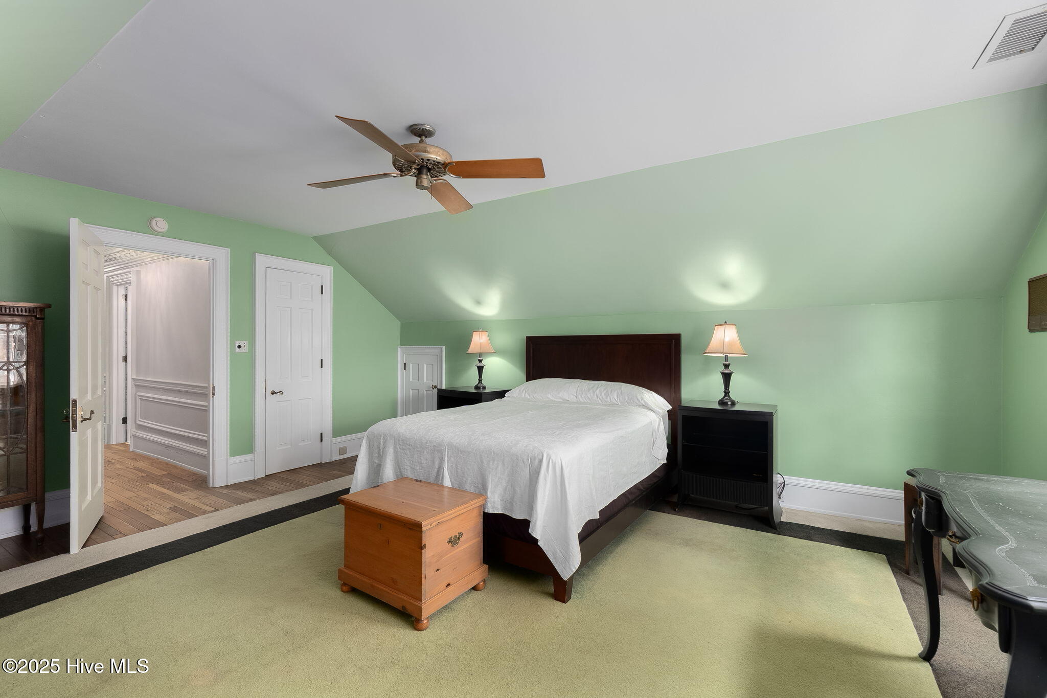 100528330 | Photo 48