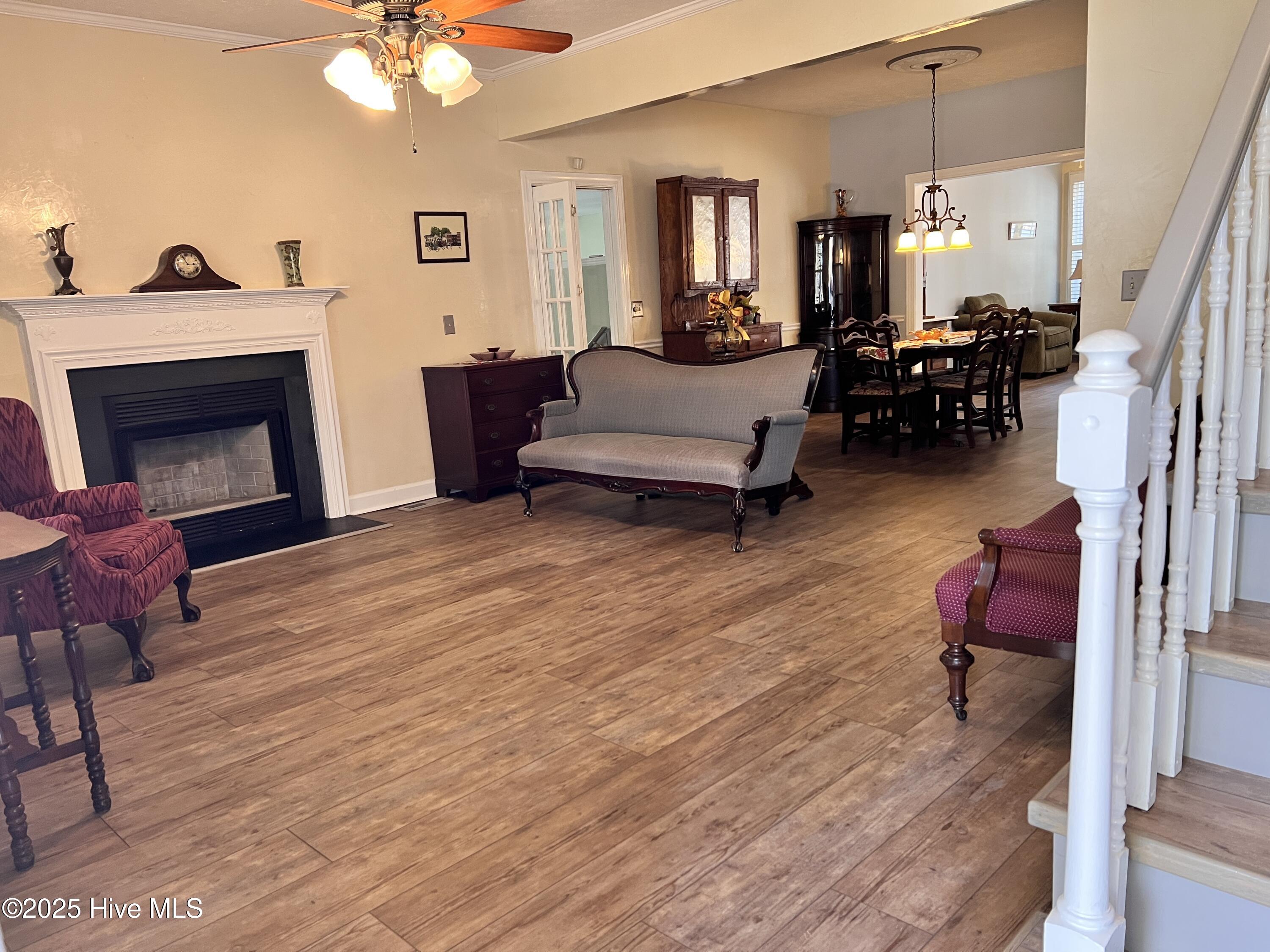 100542615 | Photo 10