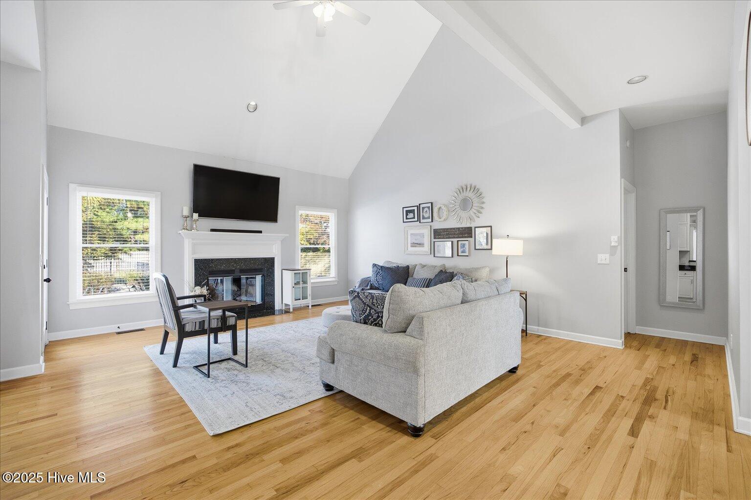 100542607 | Photo 16