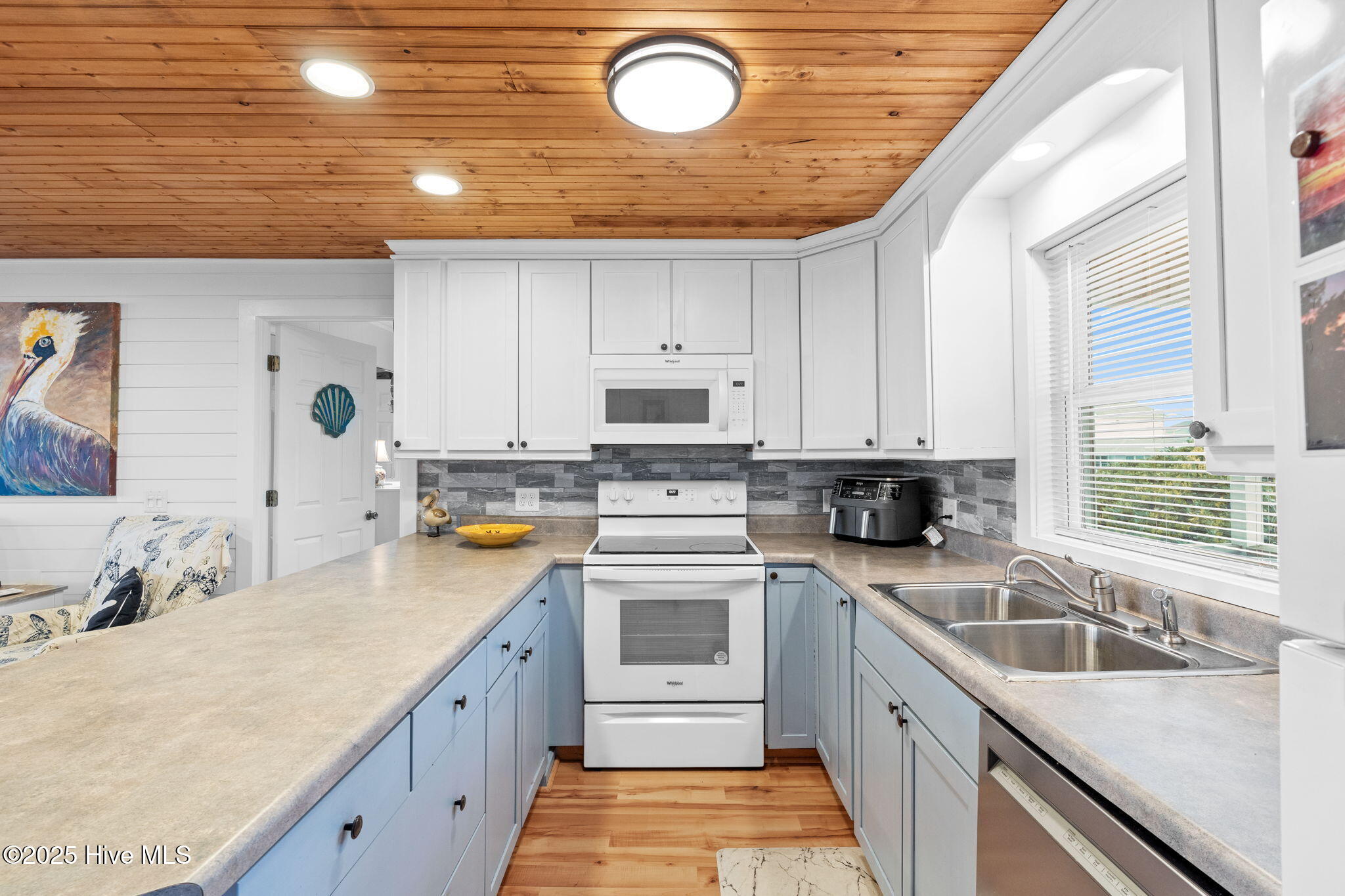 100544843 | Photo 17