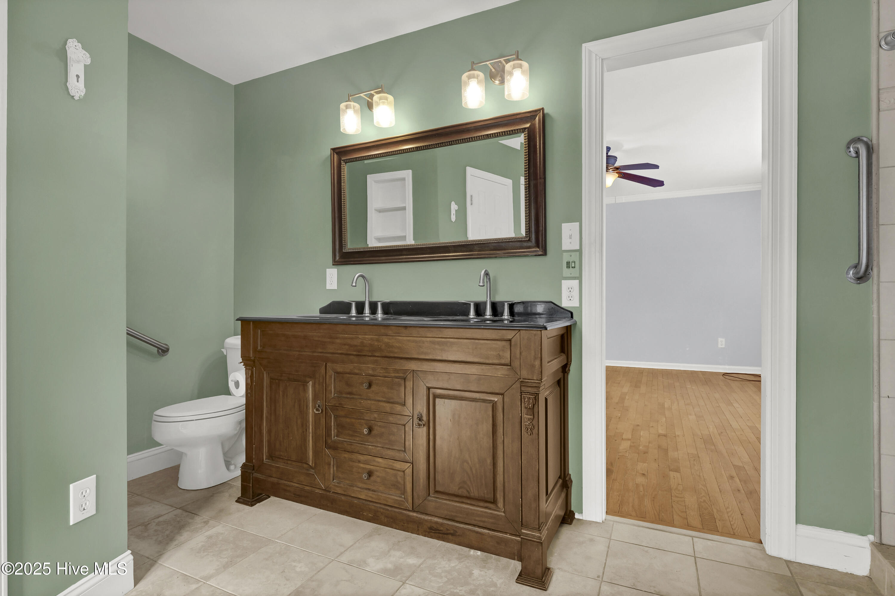 100546106 | Photo 17