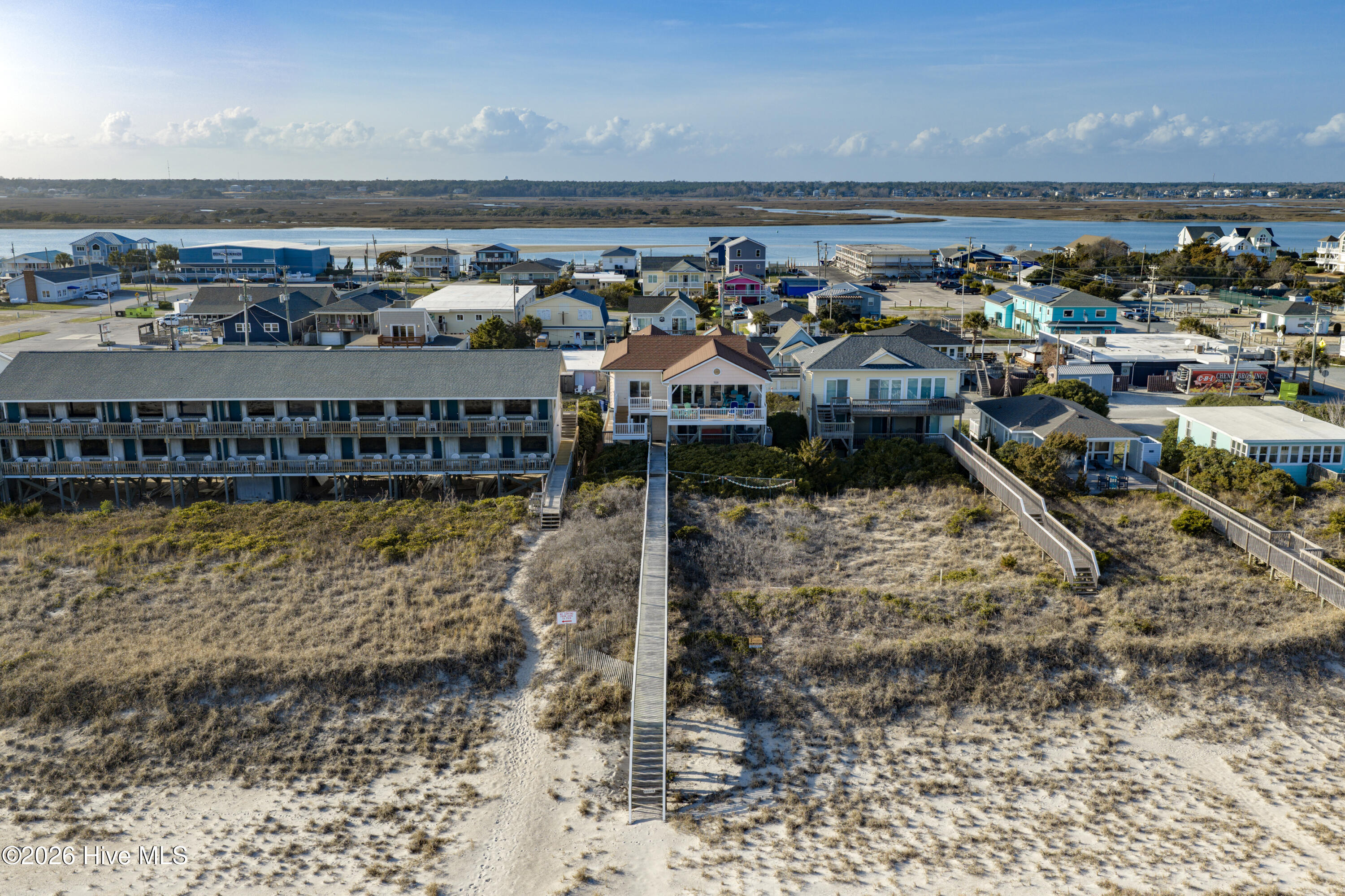 100558701 | Photo 48