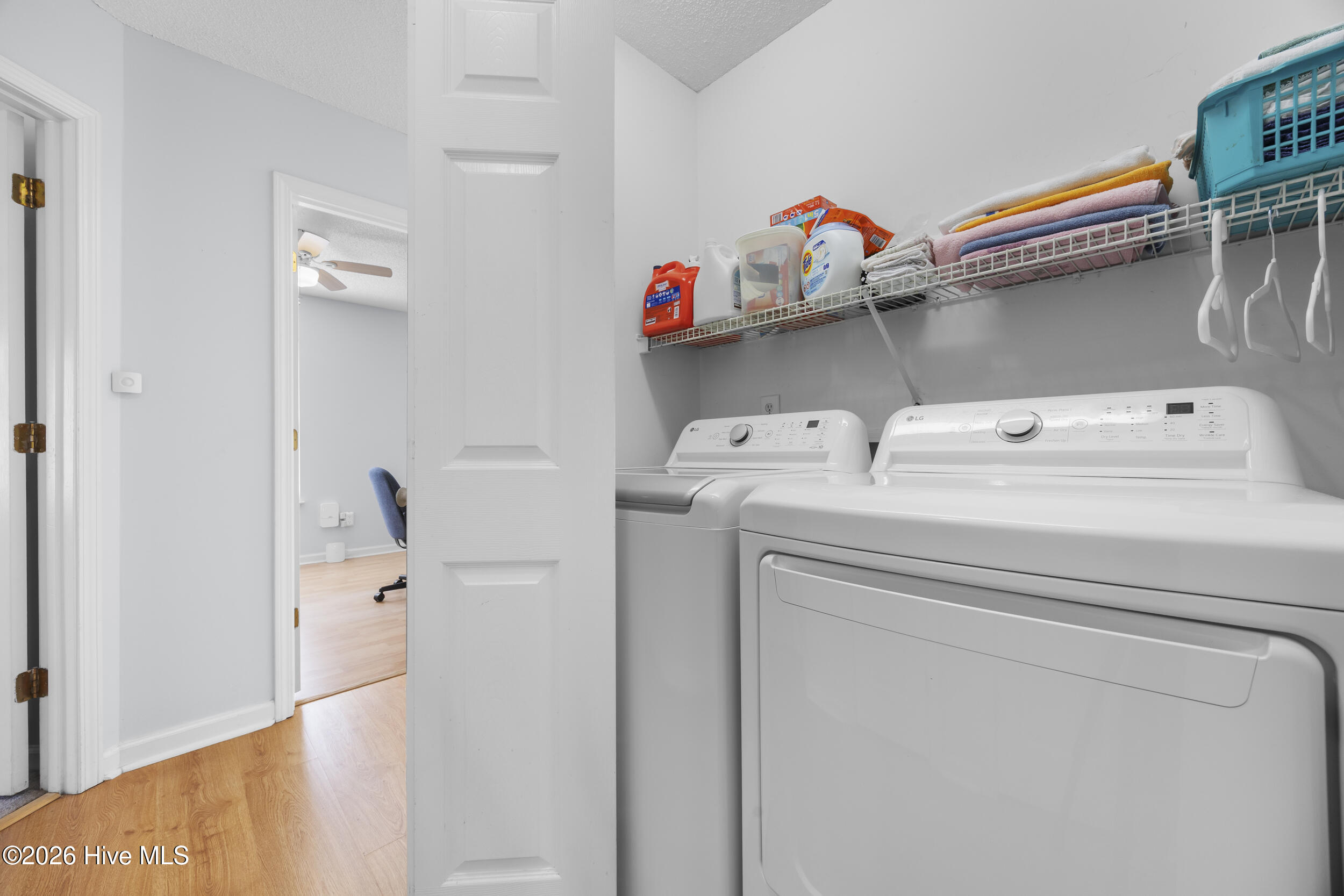 100565263 | Photo 41