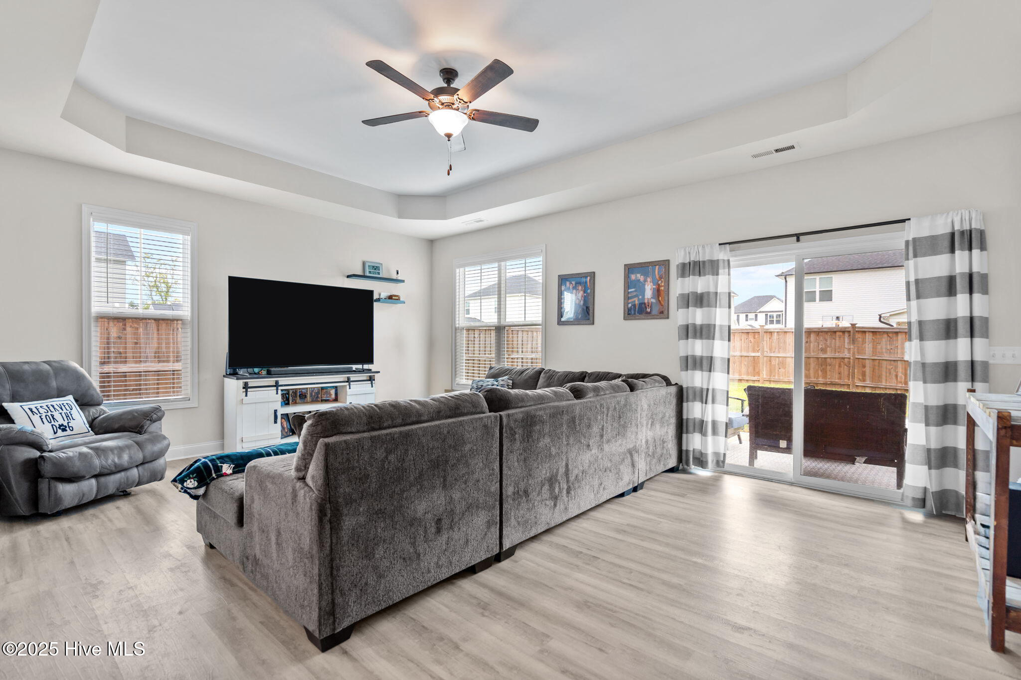 3990 Eclipse Avenue, Leland, NC 28451 – photo 9: 9-living_room