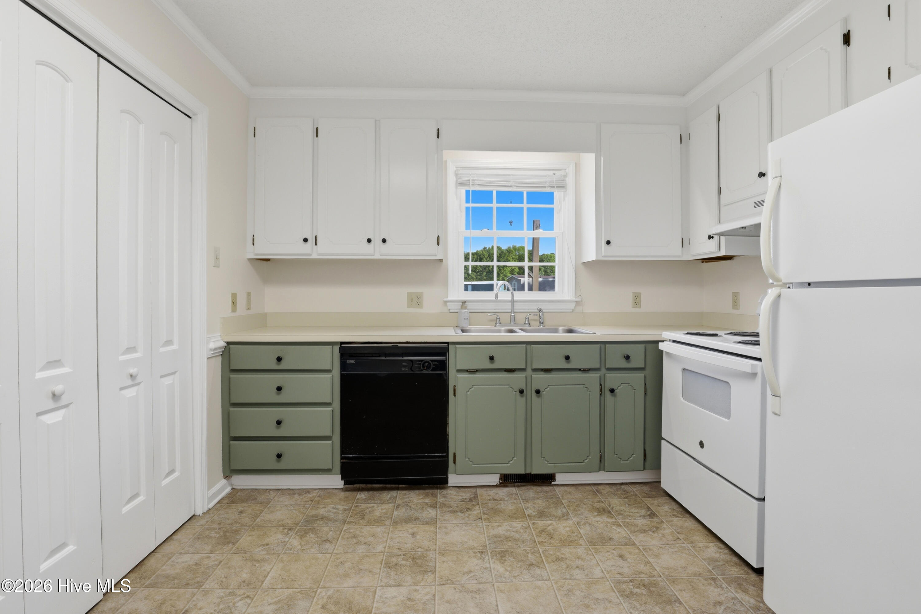 27-110 N Pointe Dr-27