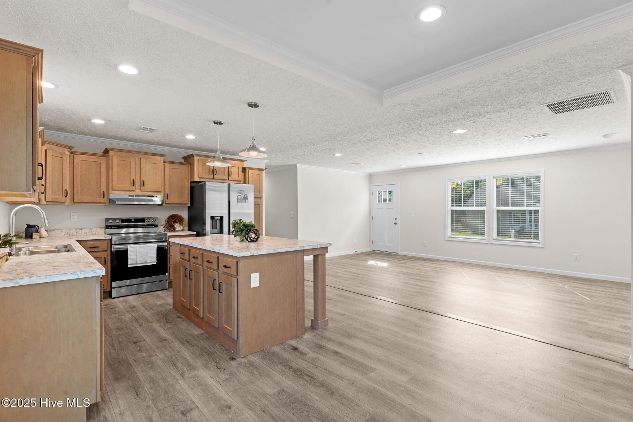 100542525 | Photo 16