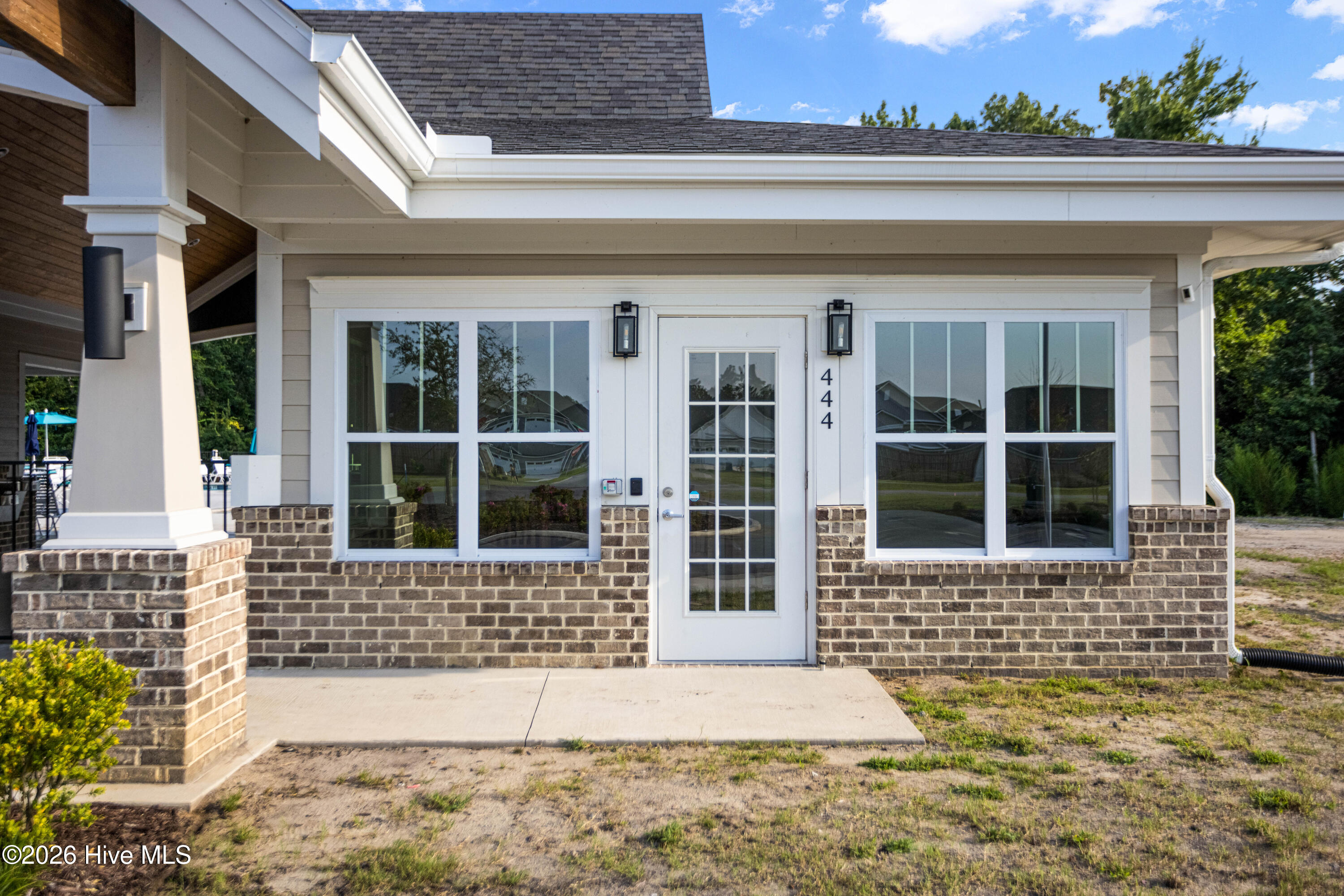 100554021 | Photo 51