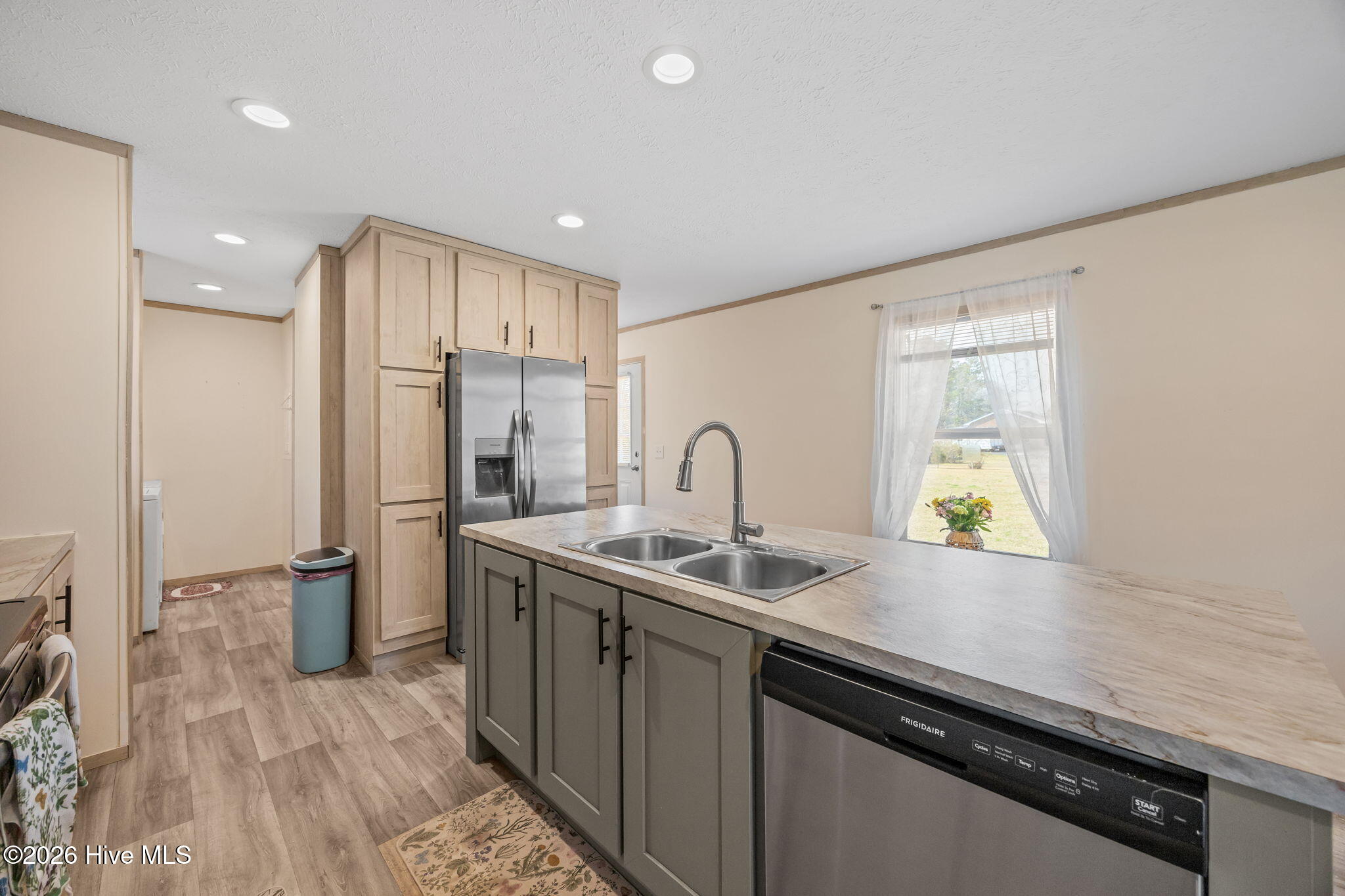 100558826 | Photo 11