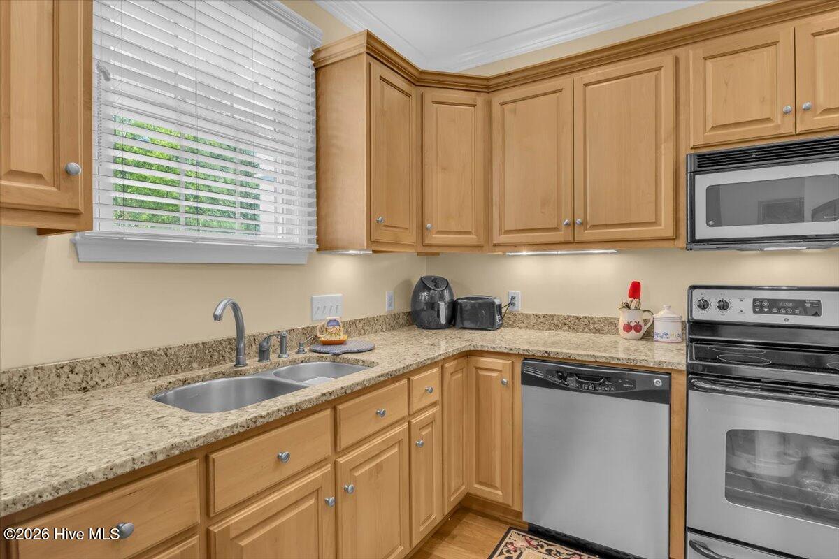 100566244 | Photo 13