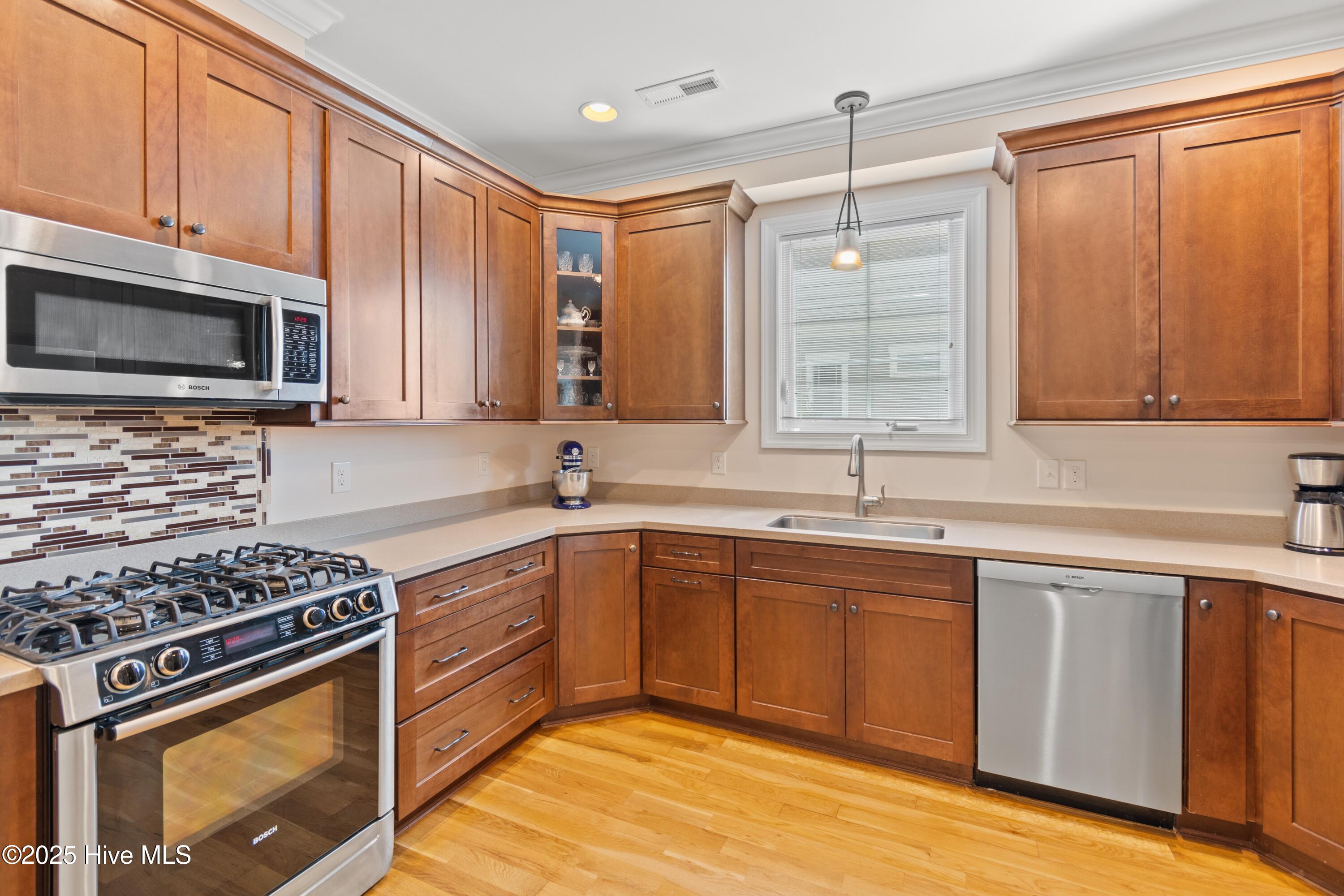 100497358 | Photo 11