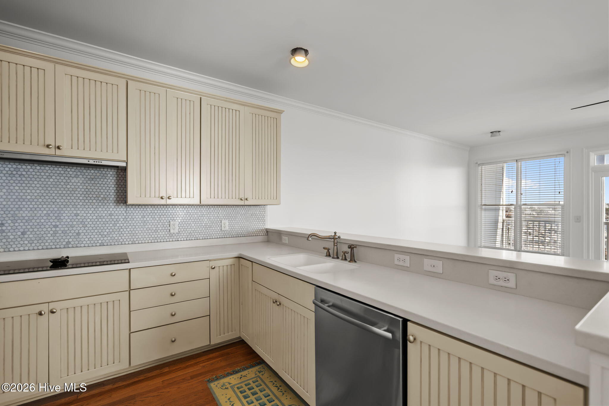 100560012 | Photo 16