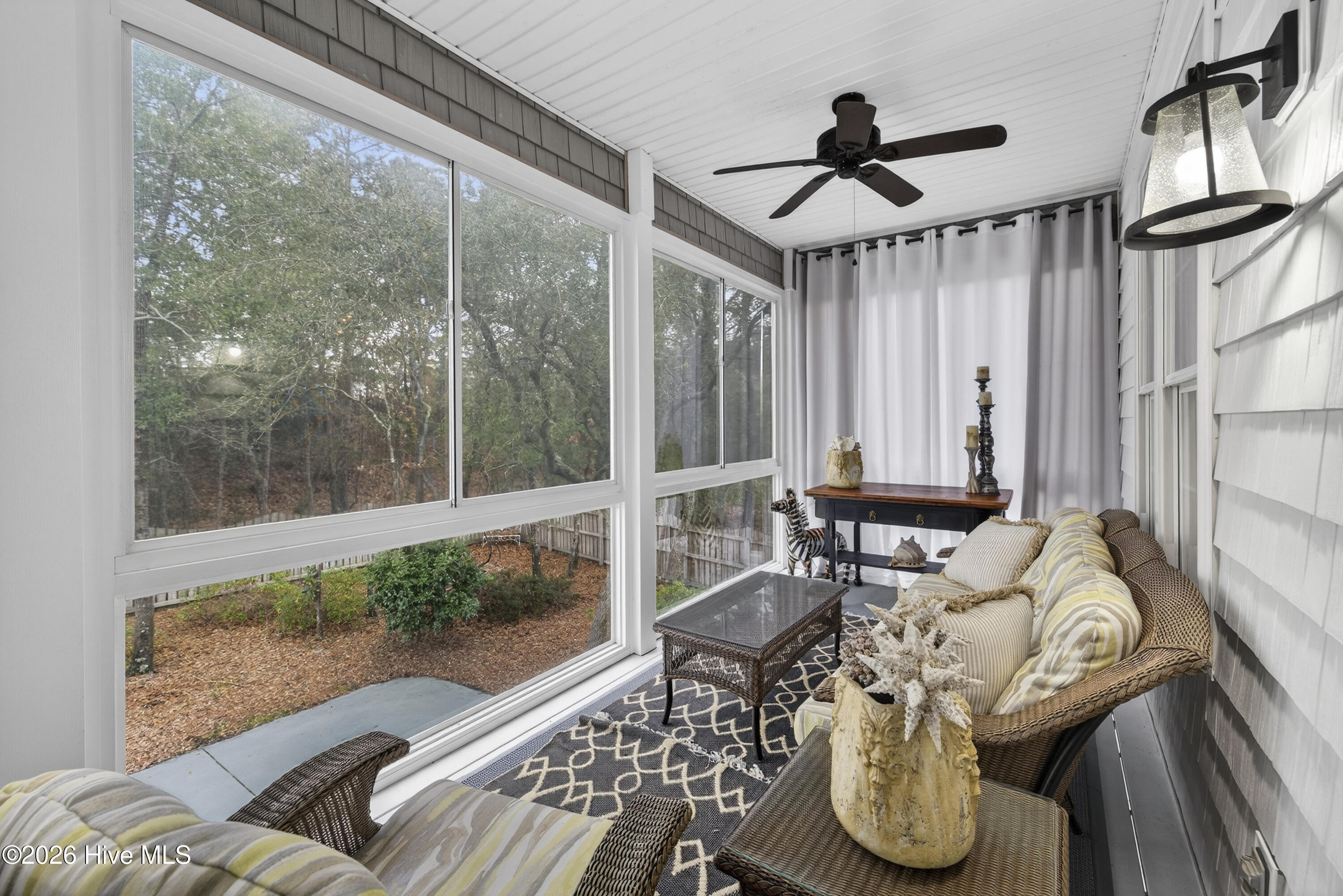 100557060 | Photo 19