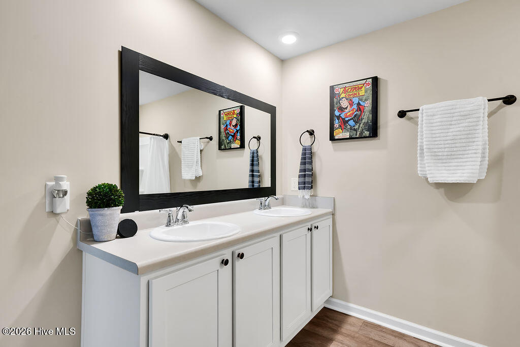 100569698 | Photo 24