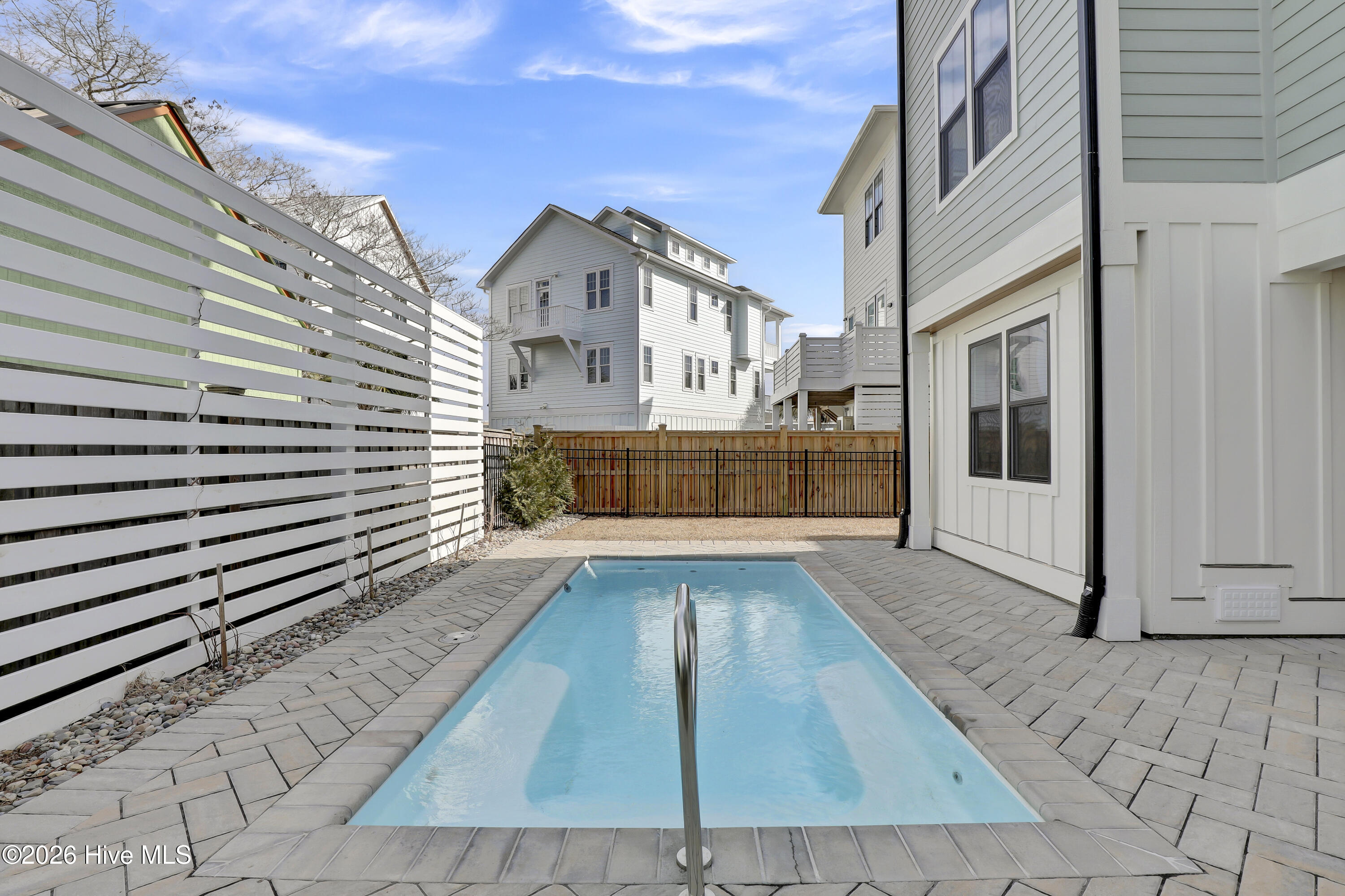 100554929 | Photo 25